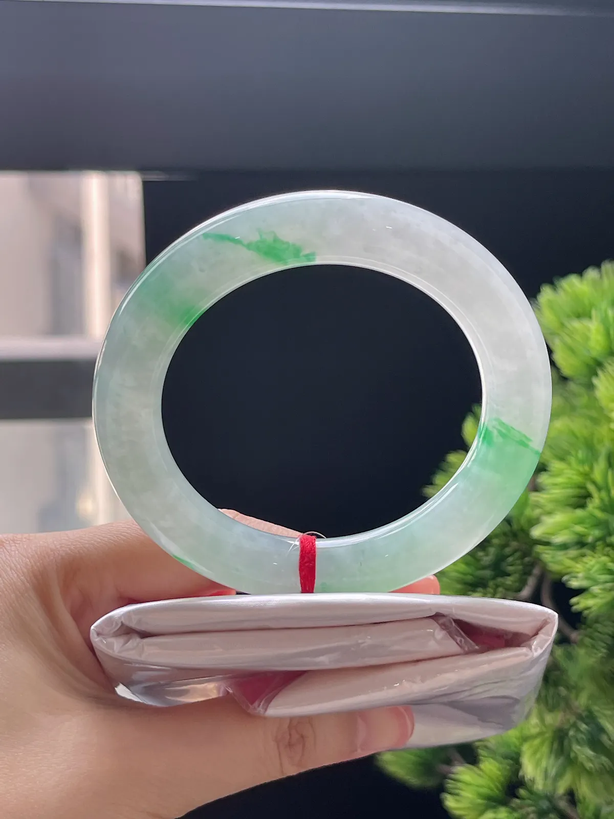 圆条56.4，翡翠冰糯种飘绿手镯