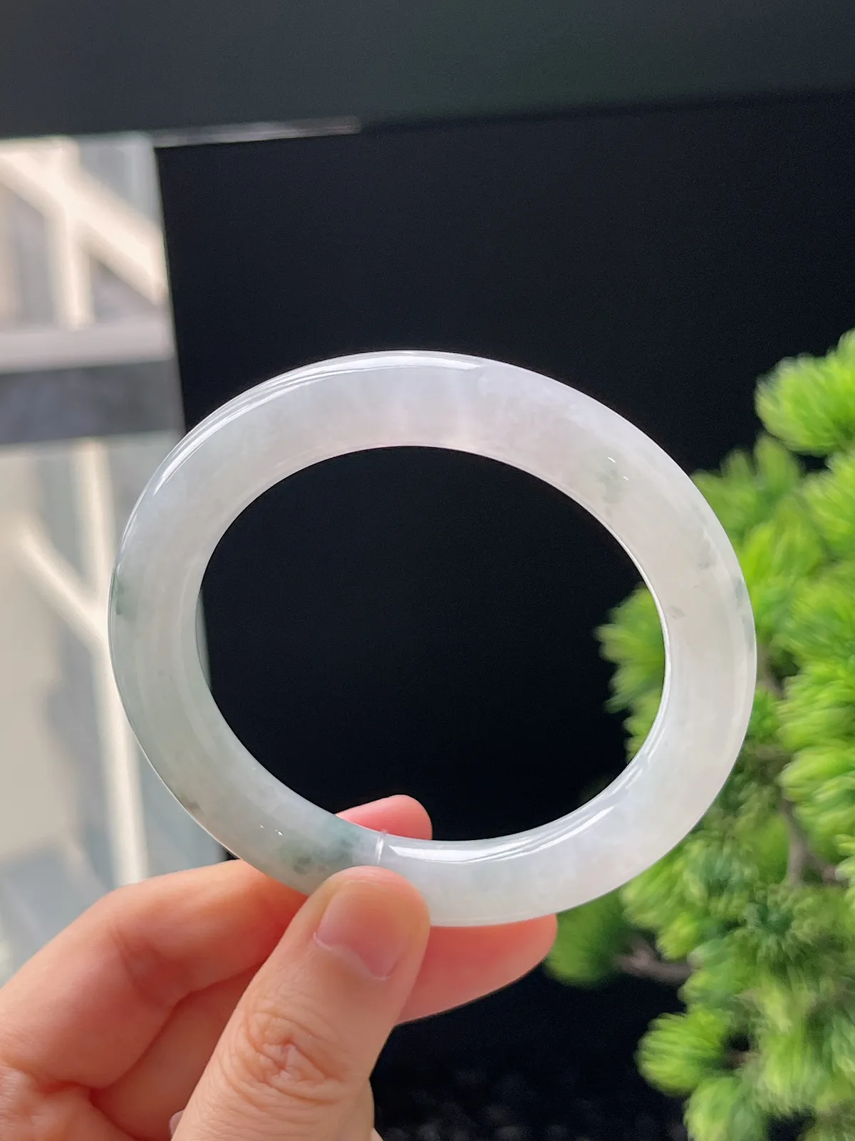 圆镯54.6圈口，翡翠冰糯种飘花手镯