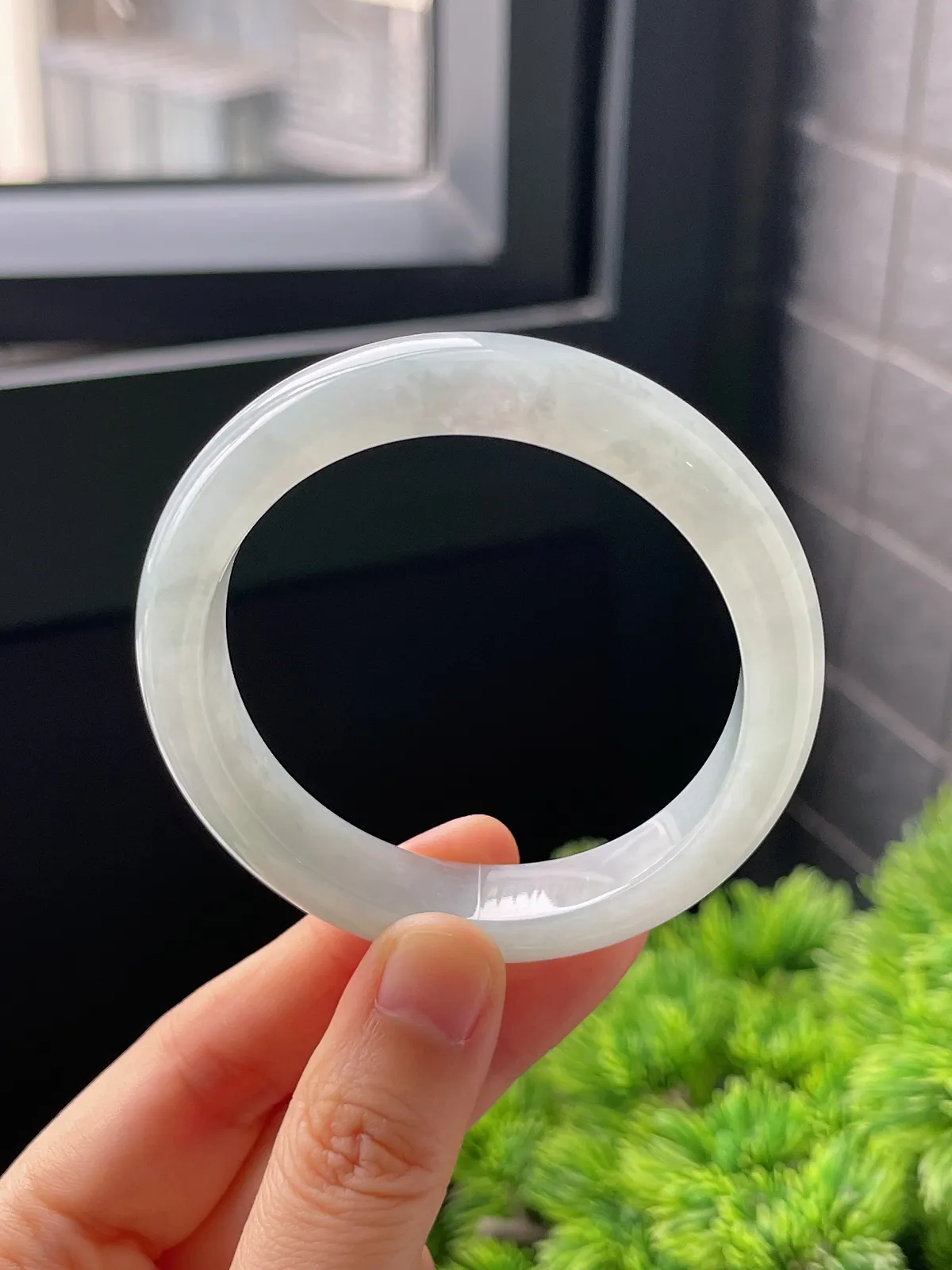 正圈51.8圈口，翡翠冰糯种淡绿色手镯