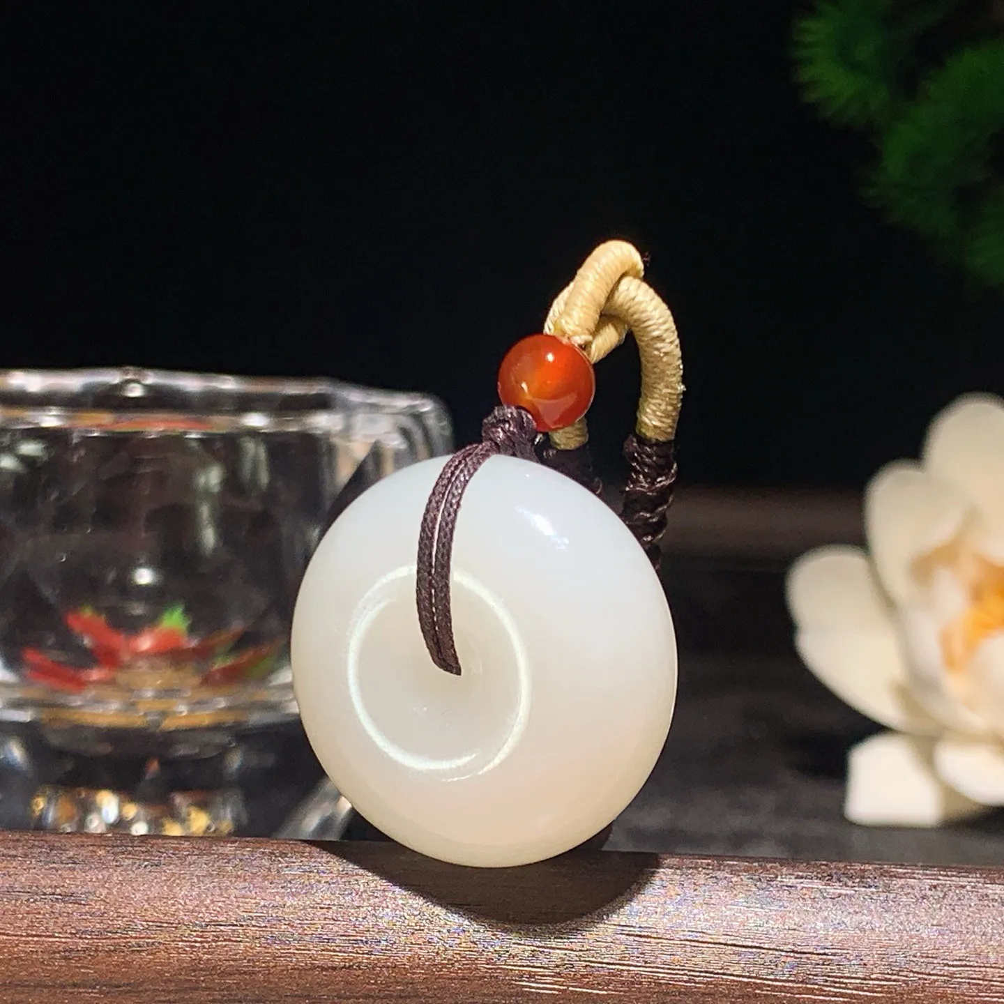 新疆和田玉平安扣挂件。尺寸25/11重17克 玉质细腻油润 底色纯净 脂粉好，品质好！lt26209