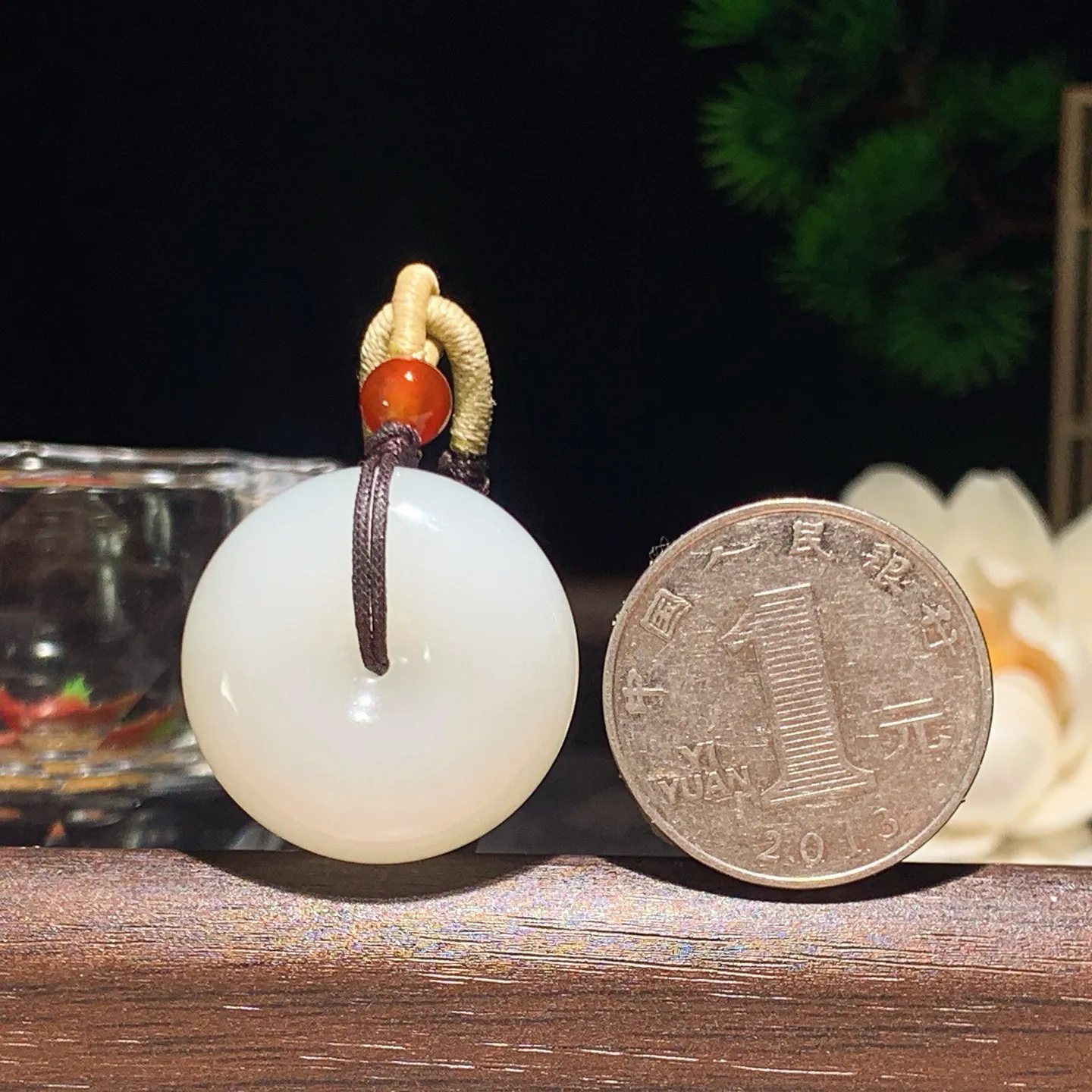 新疆和田玉平安扣挂件。尺寸25/11重17克 玉质细腻油润 底色纯净 脂粉好，品质好！lt26209