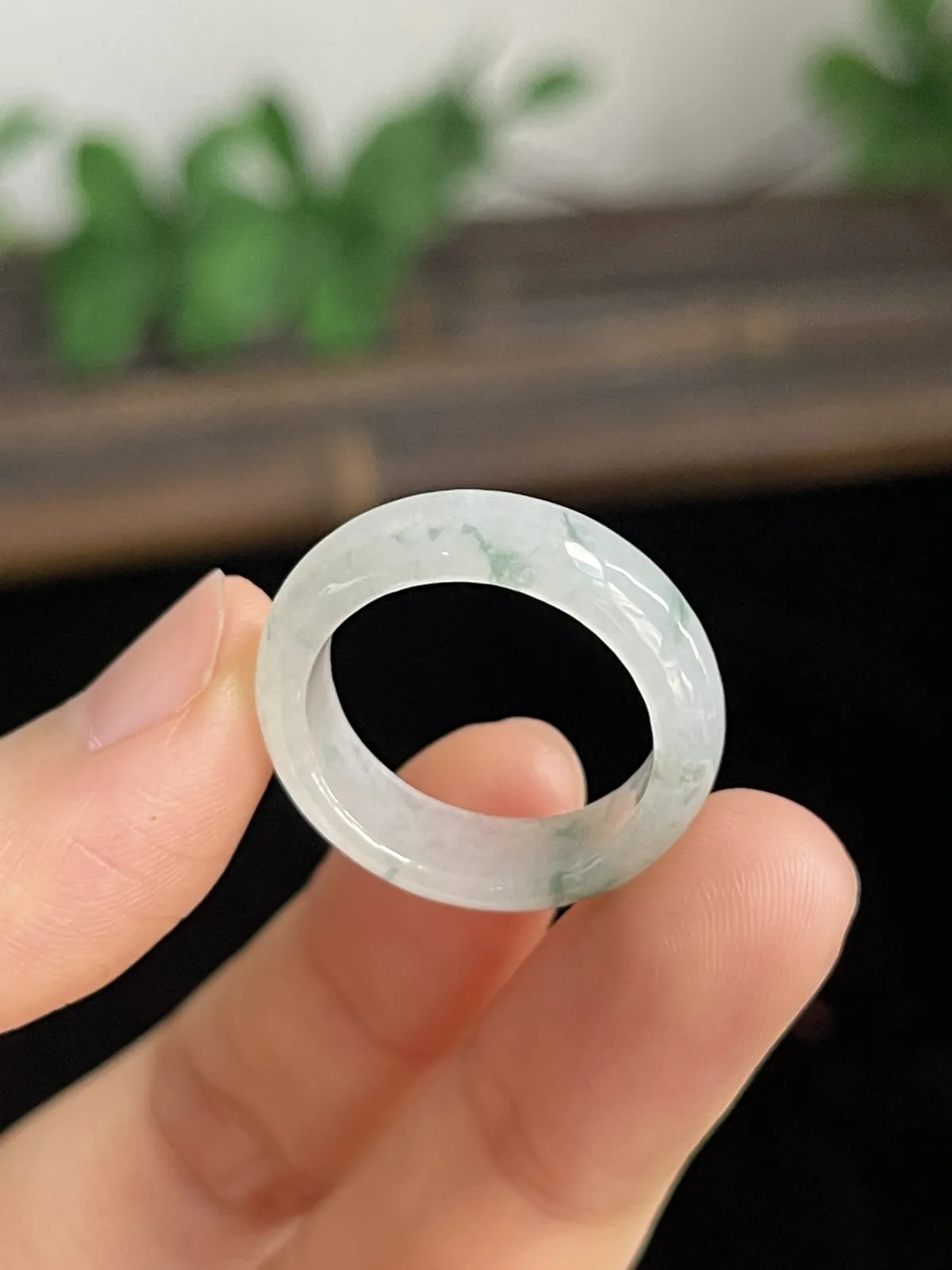 翡翠冰糯种飘绿戒指