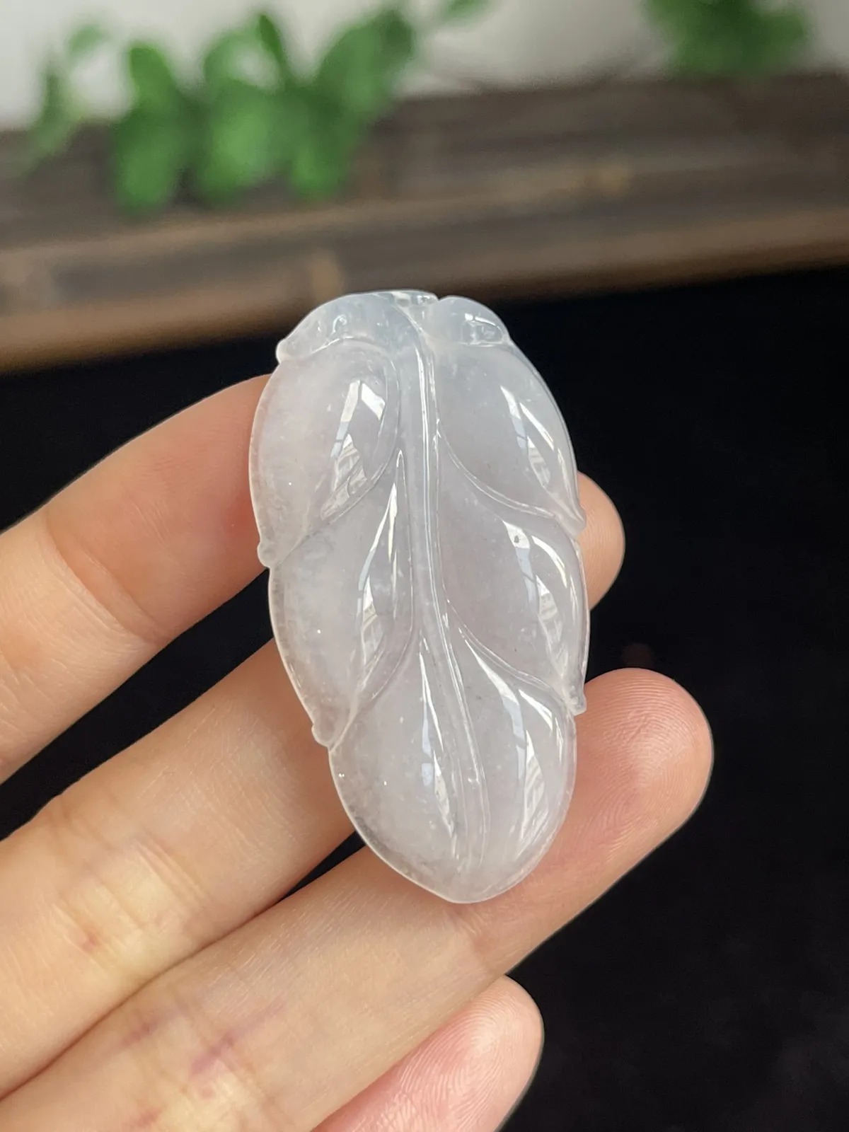 翡翠冰糯种白色叶子