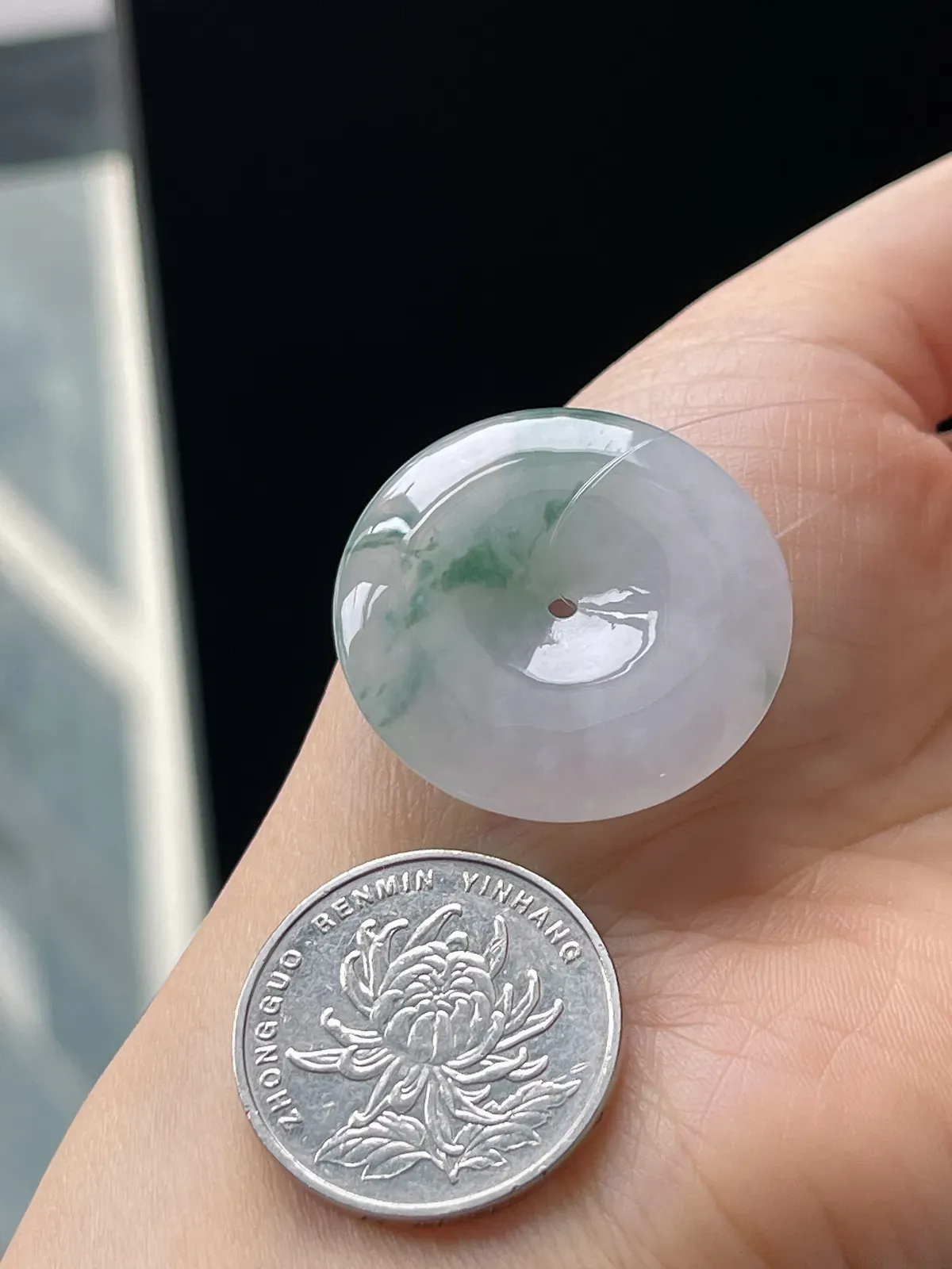 翡翠冰糯种飘绿平安扣