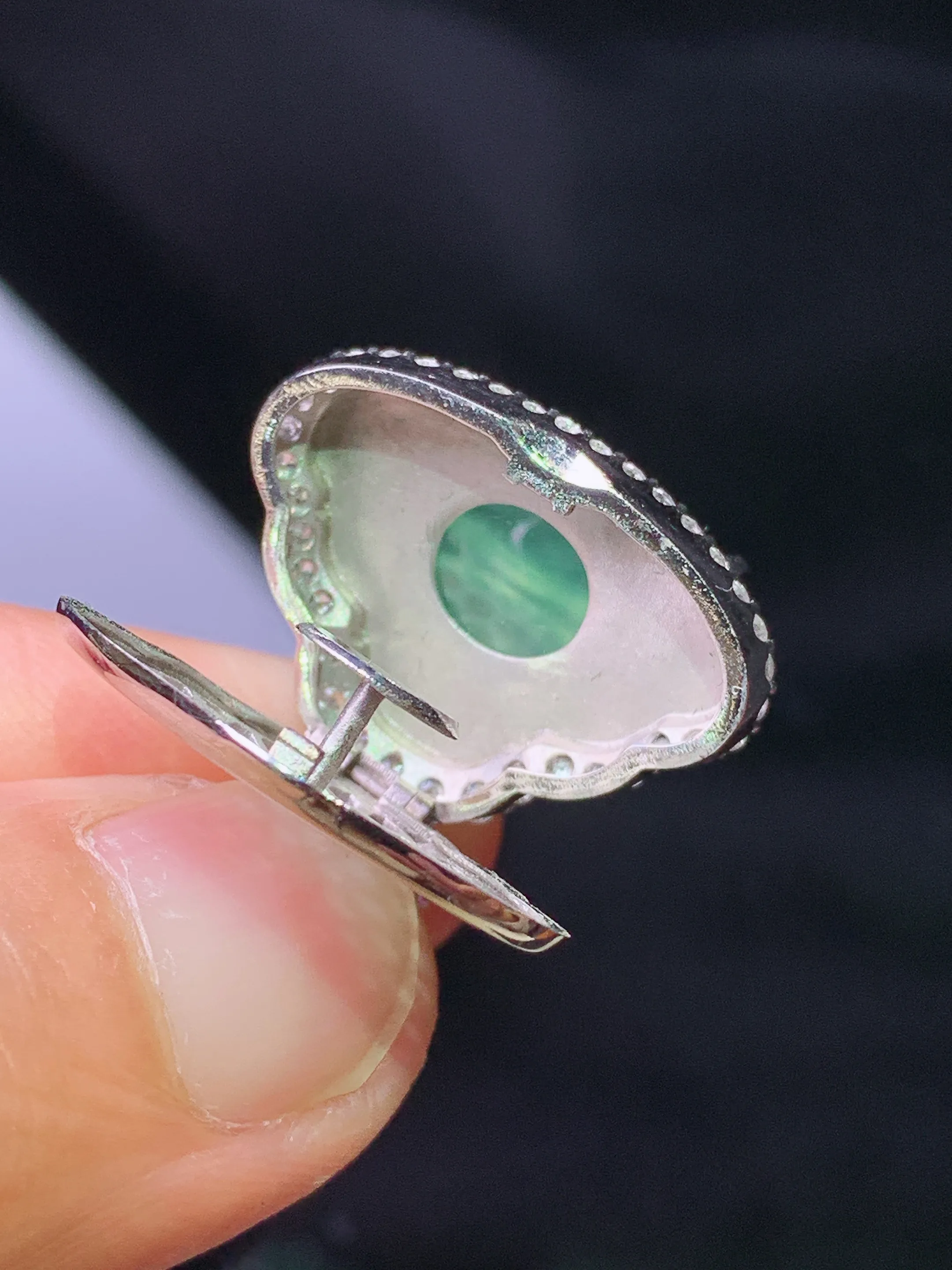 18k金钻镶嵌翠绿佛公吊坠 玉质细腻 色泽艳丽清新 整体尺寸22.6*21.7*9