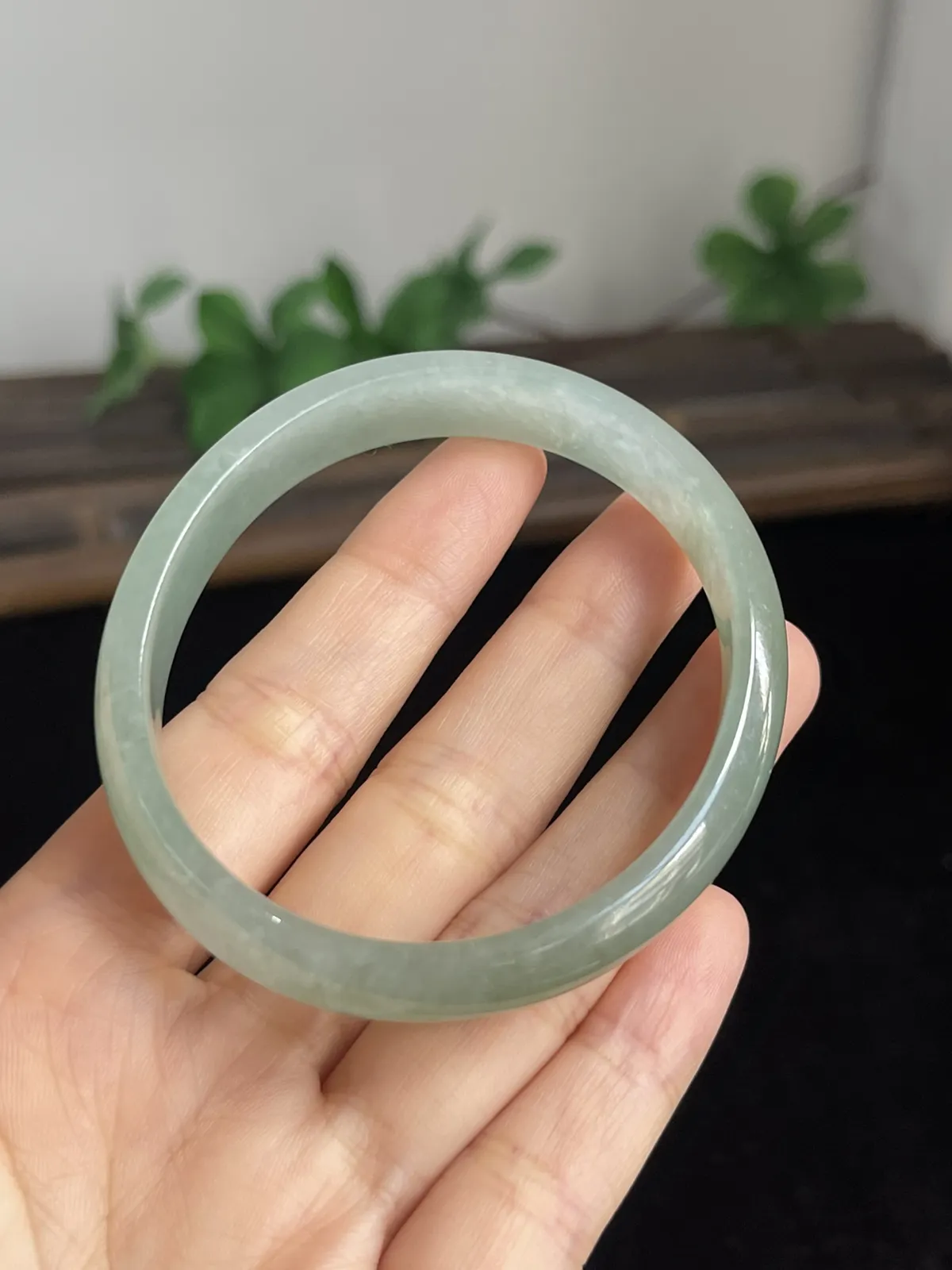 贵妃镯56.4圈口，翡翠手镯
