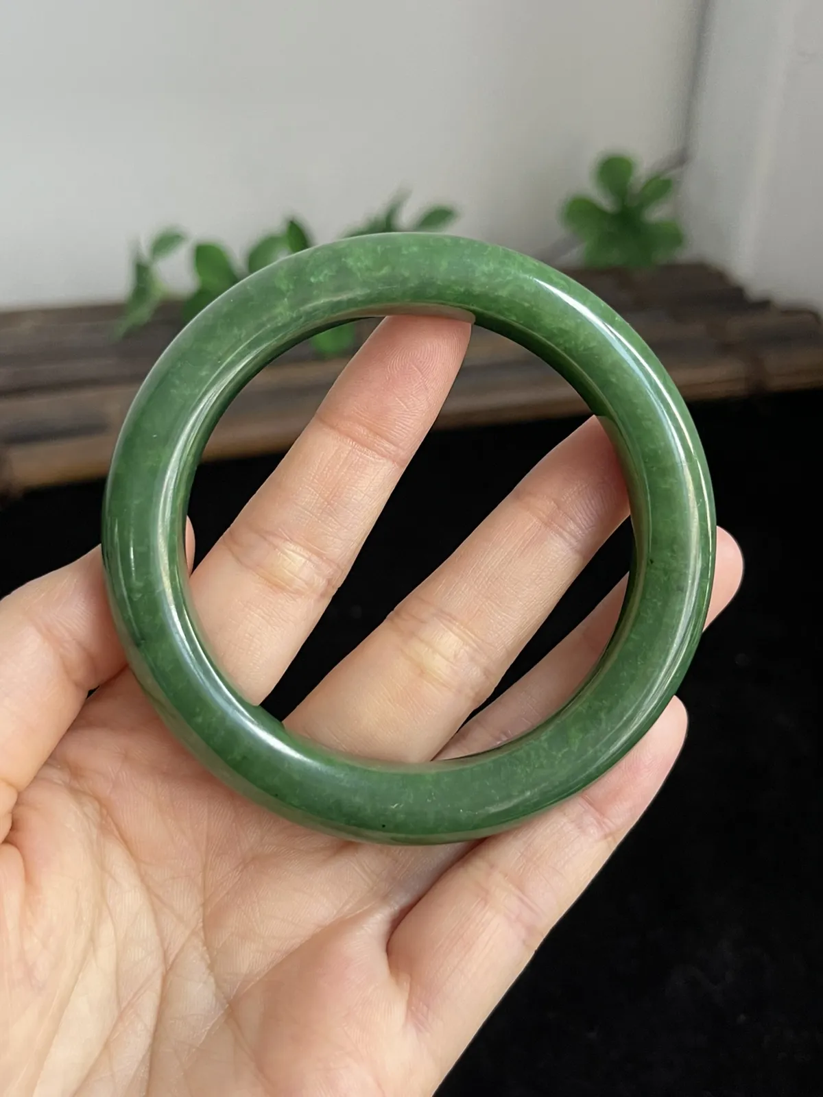 正圈56.2圈口，和田玉（碧玉）手镯