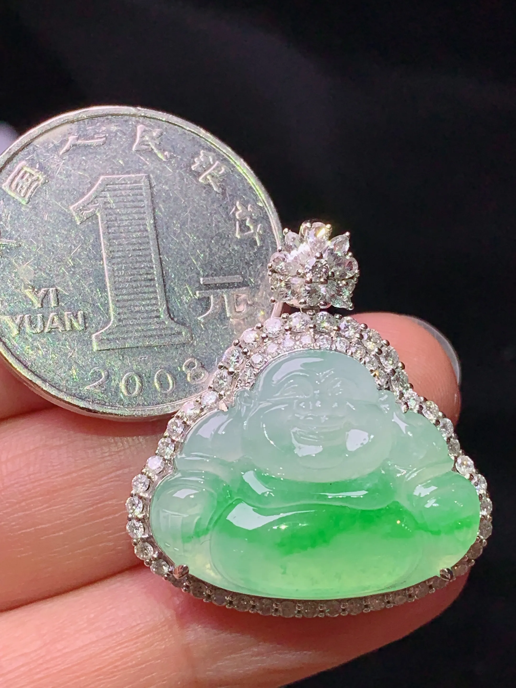 18k金钻镶嵌飘绿佛公吊坠 玉质细腻 色泽艳丽清新 整体尺寸29.3*26.8*10.5