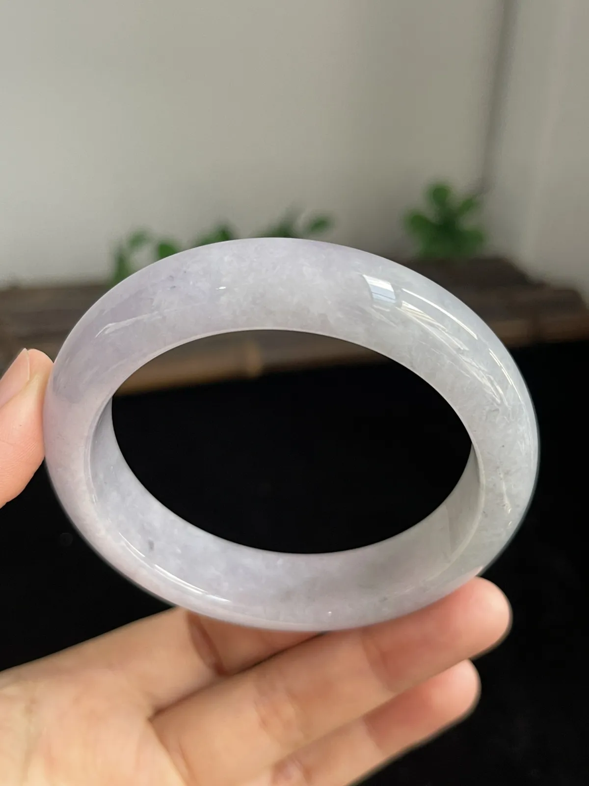 正圈56.7圈口，翡翠糯化种白色手镯