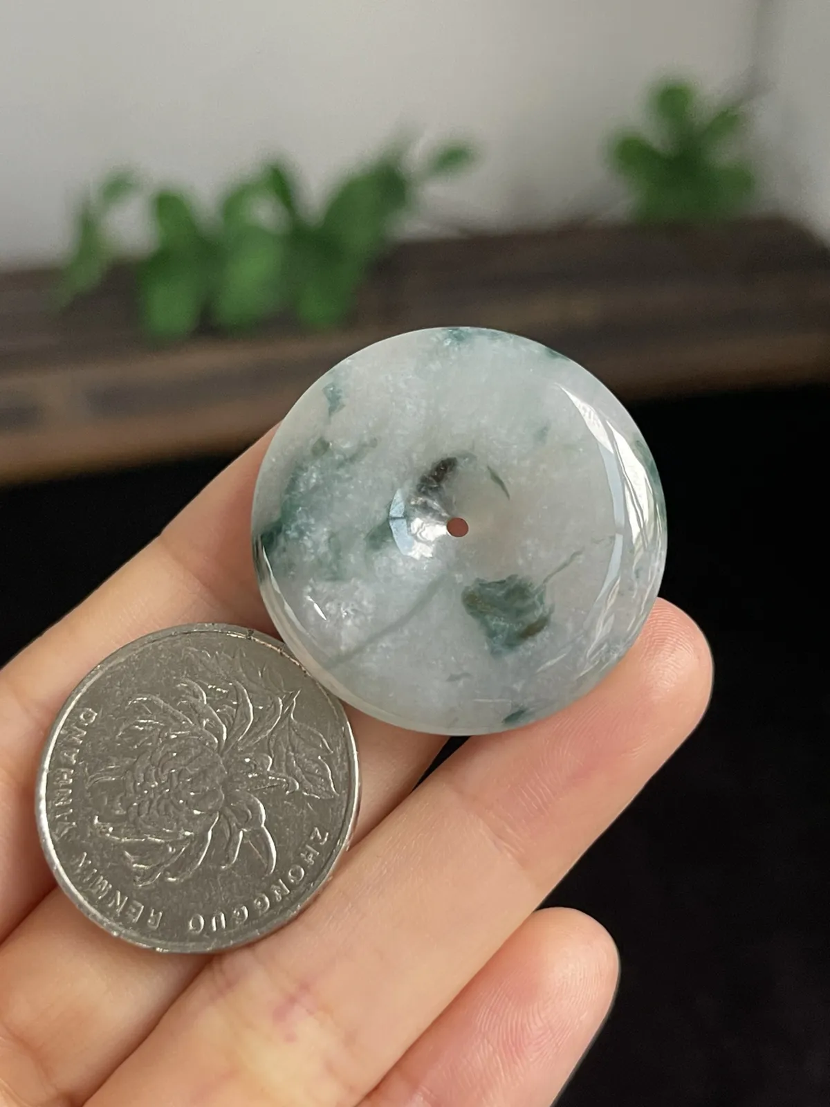 翡翠冰糯种灰绿色平安扣