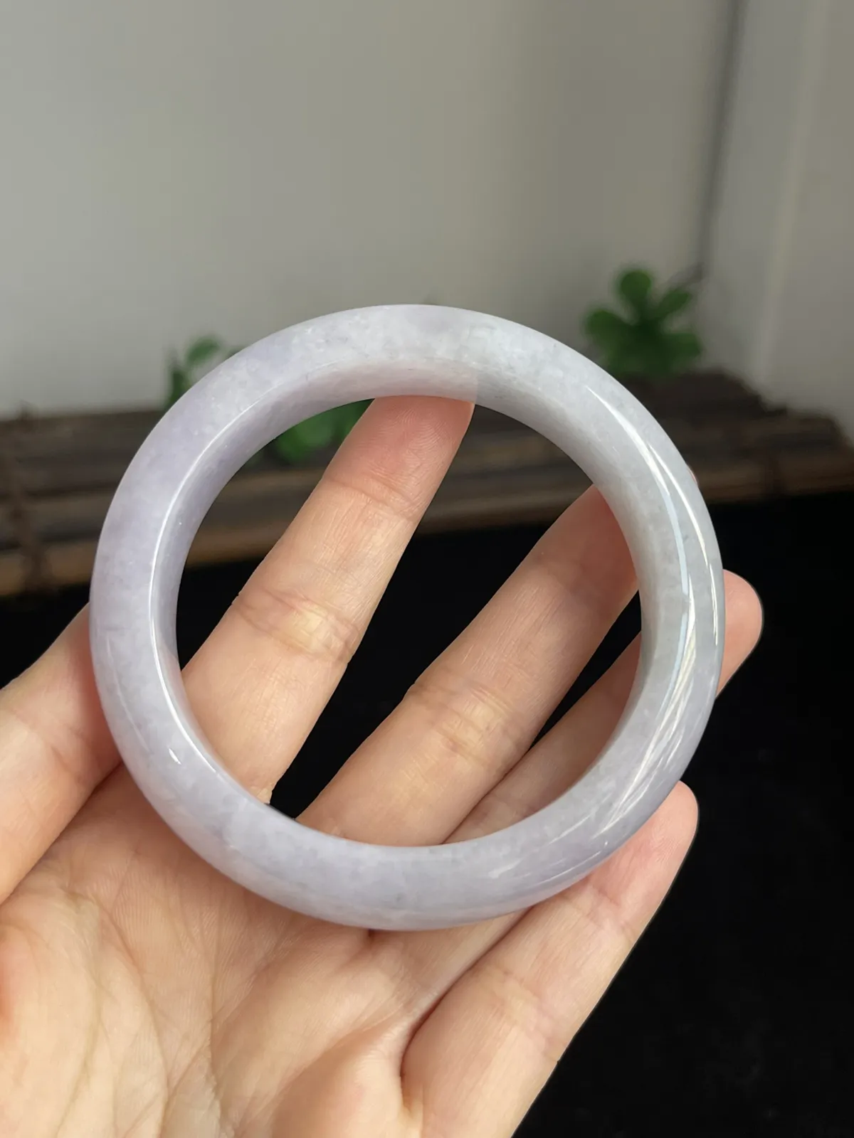 正圈56.7圈口，翡翠糯化种白色手镯