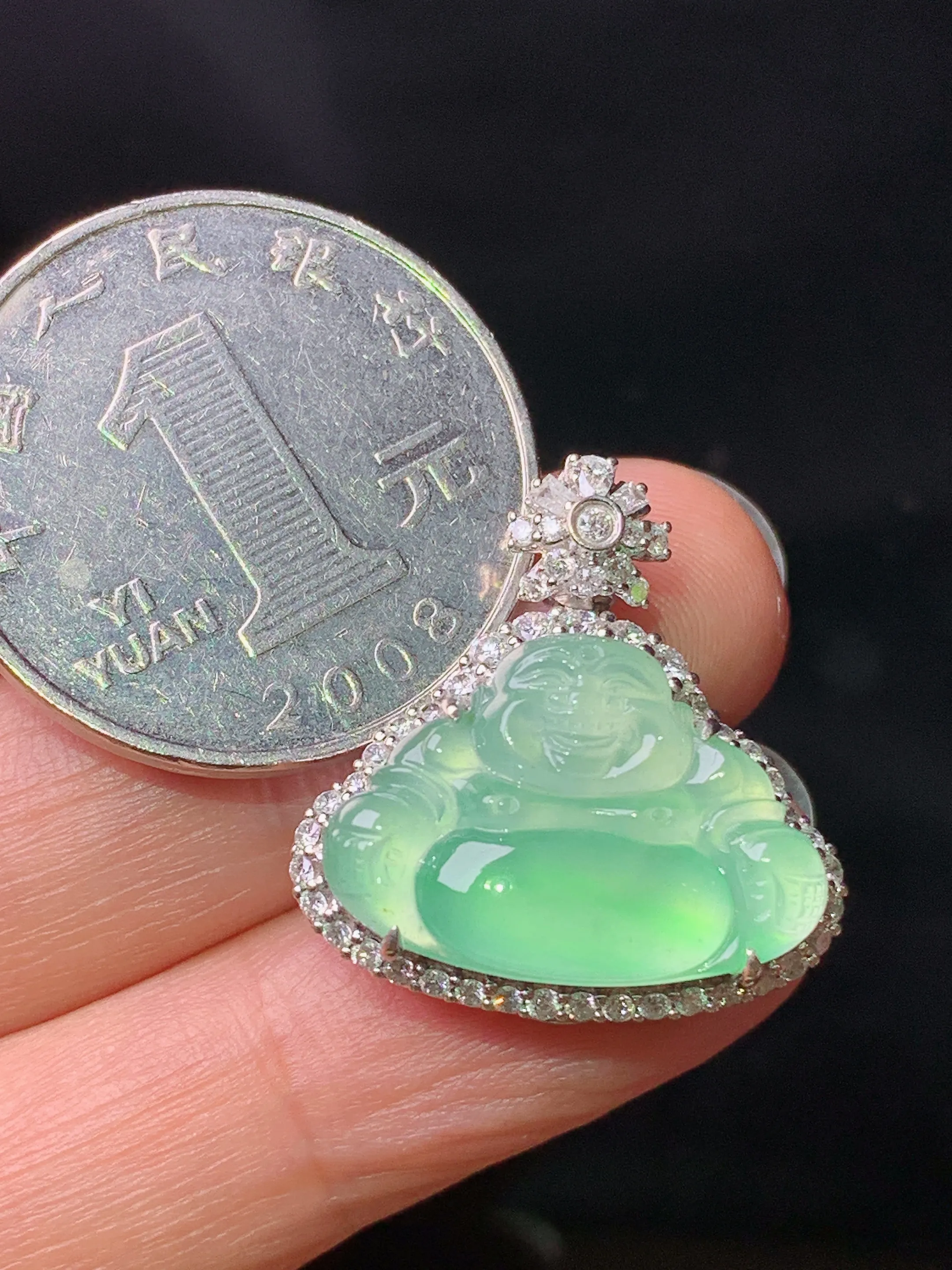 18k金钻镶嵌翠绿佛公吊坠 玉质细腻 色泽艳丽清新 整体尺寸22.6*21.7*9