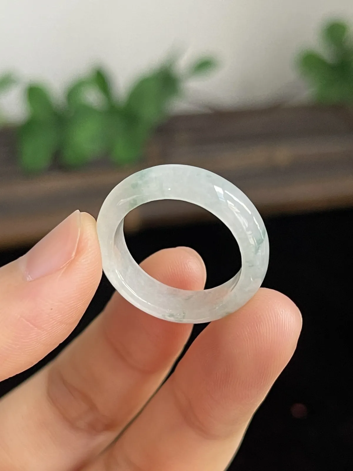 翡翠冰糯种飘绿戒指