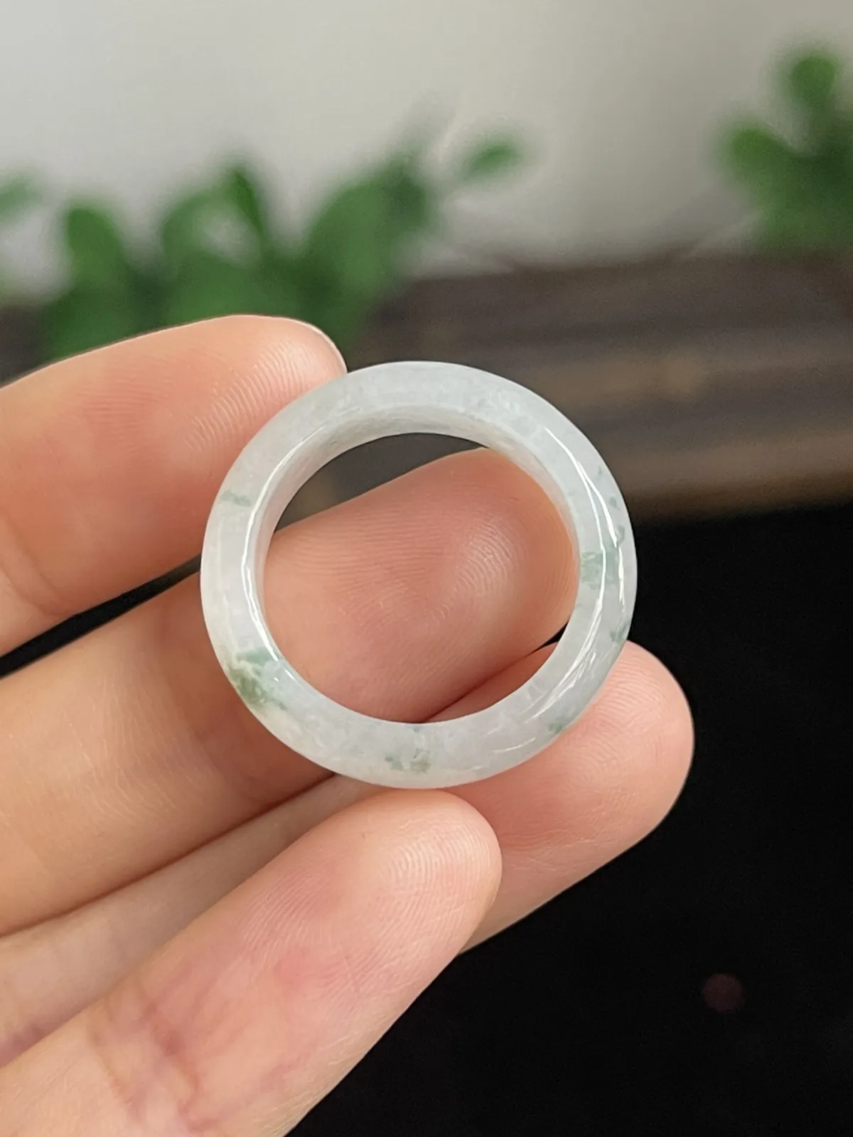 翡翠冰糯种飘绿戒指