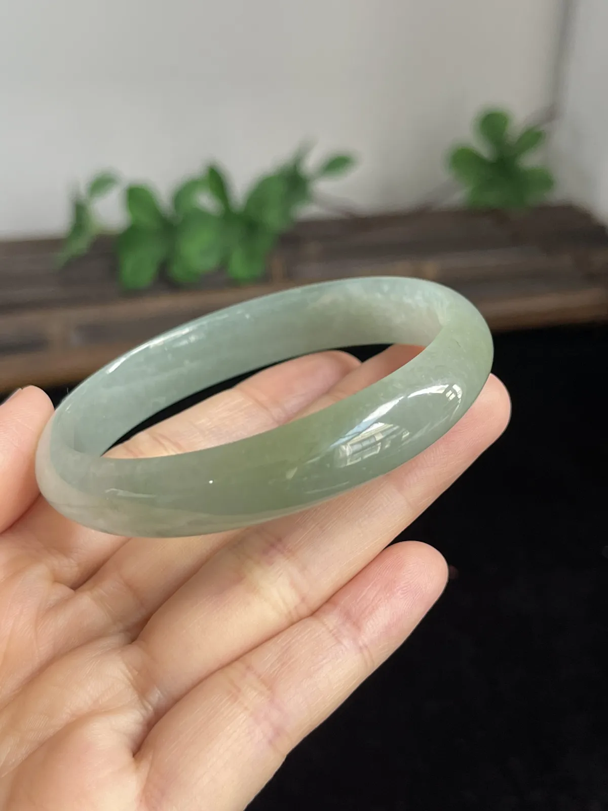 贵妃镯56.4圈口，翡翠手镯