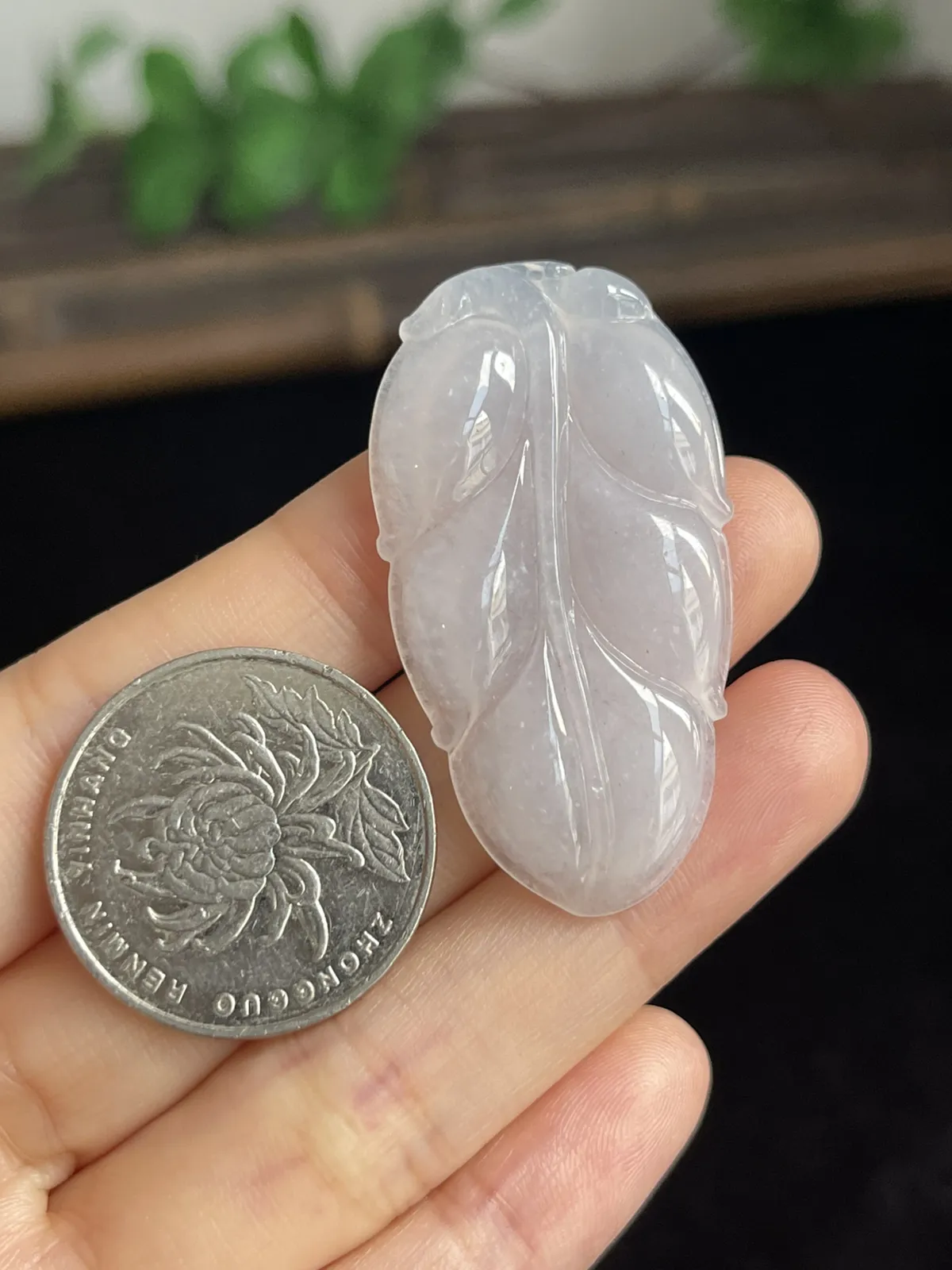 翡翠冰糯种白色叶子