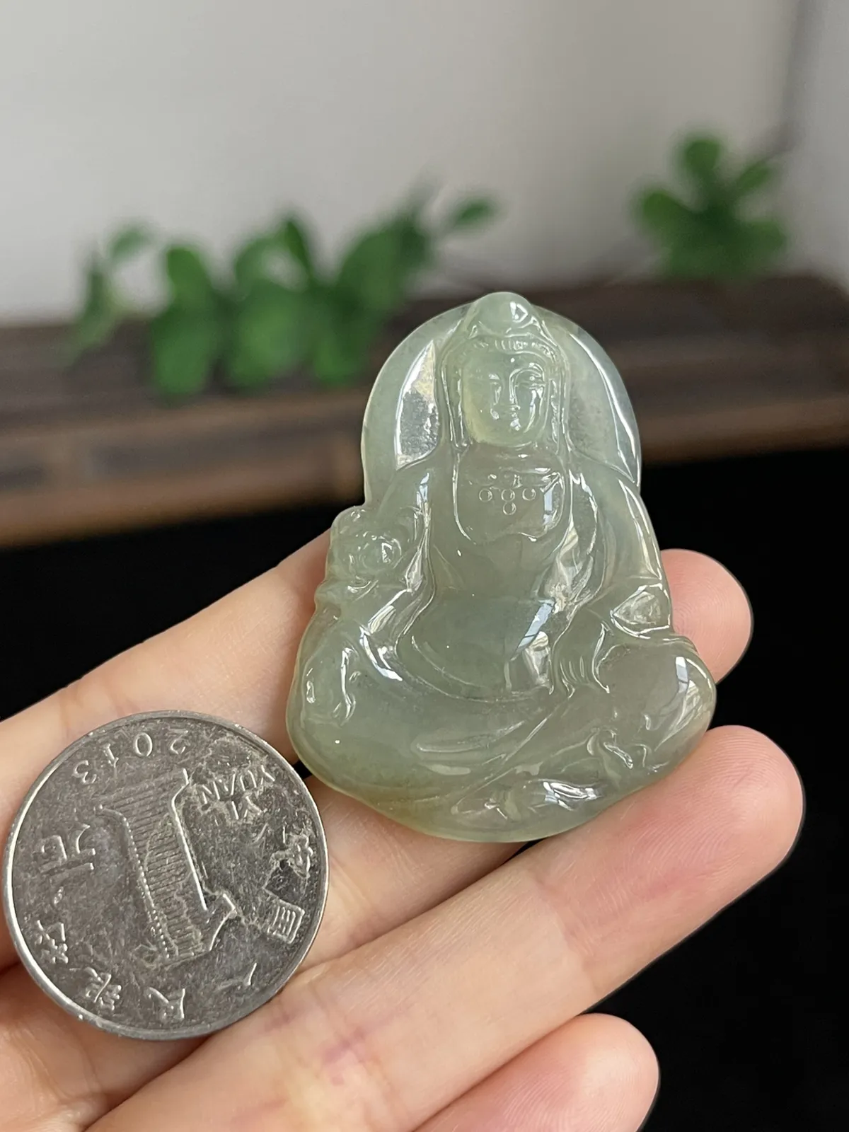 翡翠冰糯种浅绿色吊坠