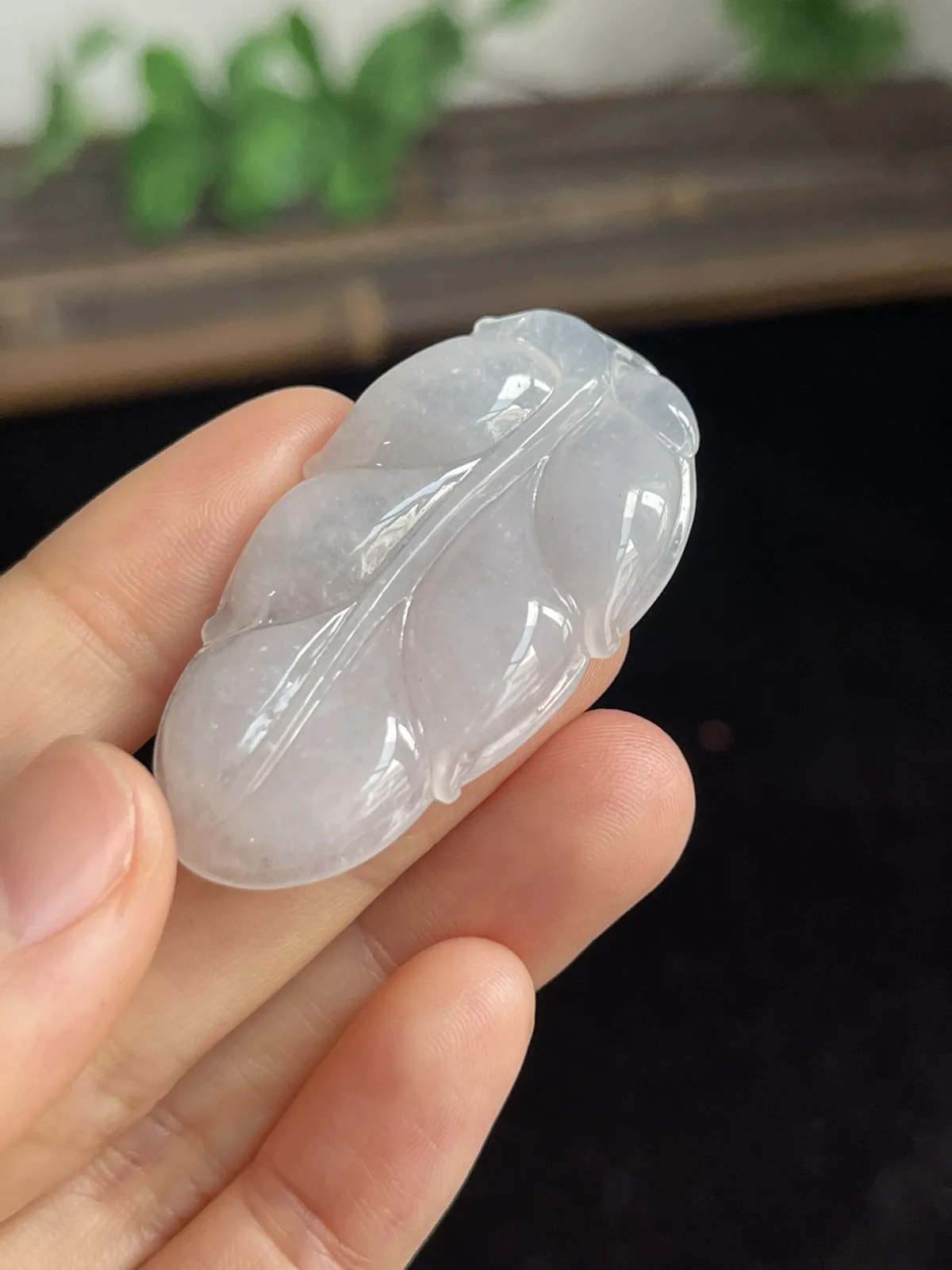 翡翠冰糯种白色叶子