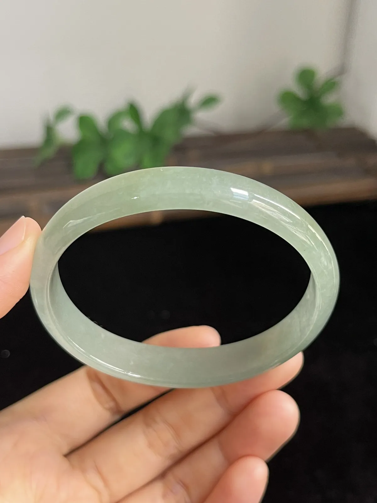 贵妃镯56.4圈口，翡翠手镯