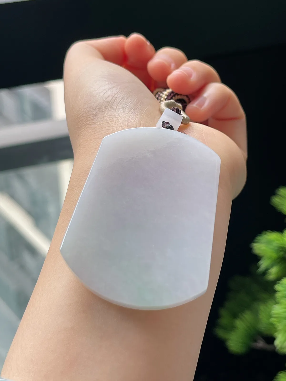 翡翠细糯化淡绿色无事牌