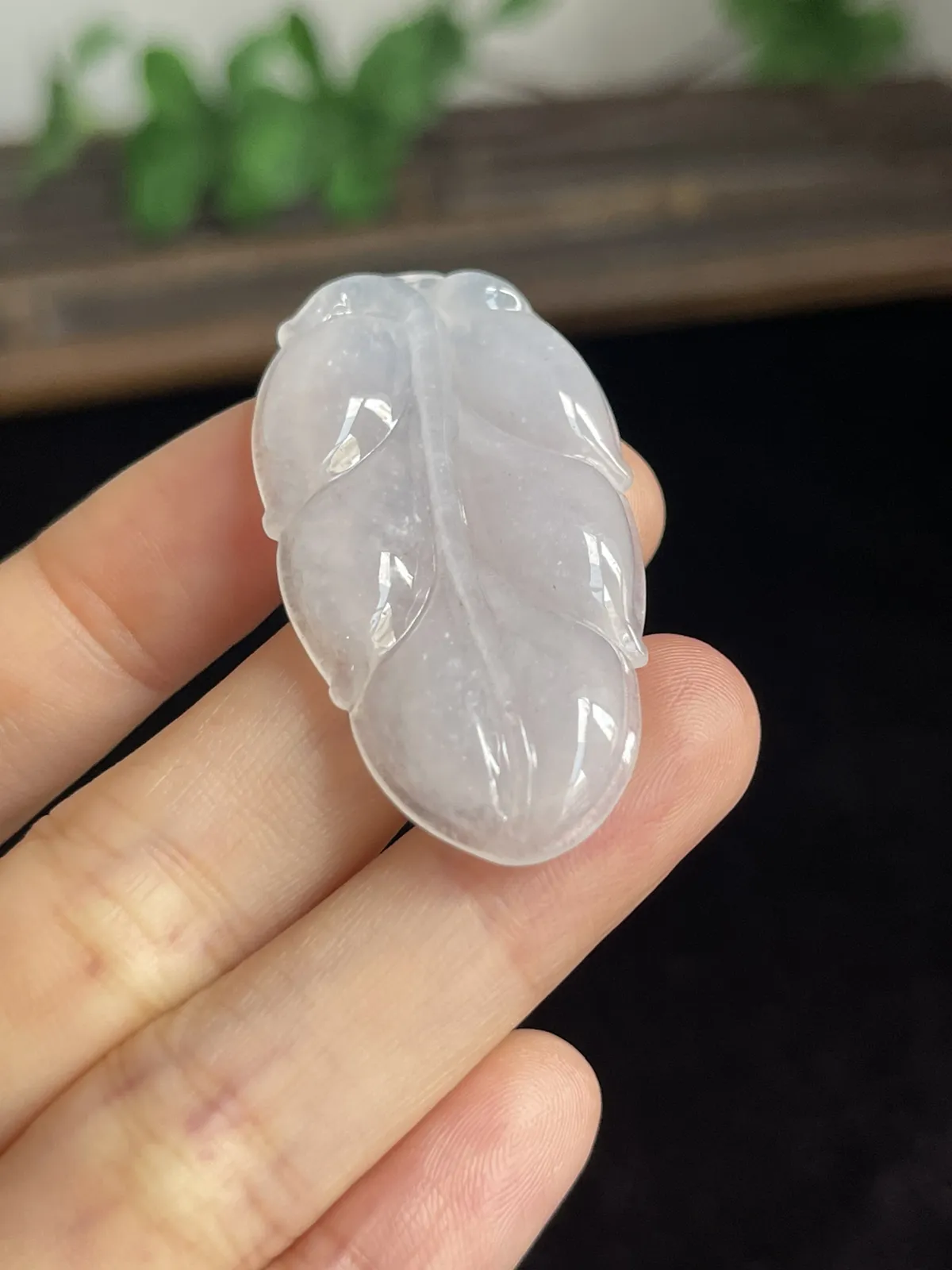 翡翠冰糯种白色叶子