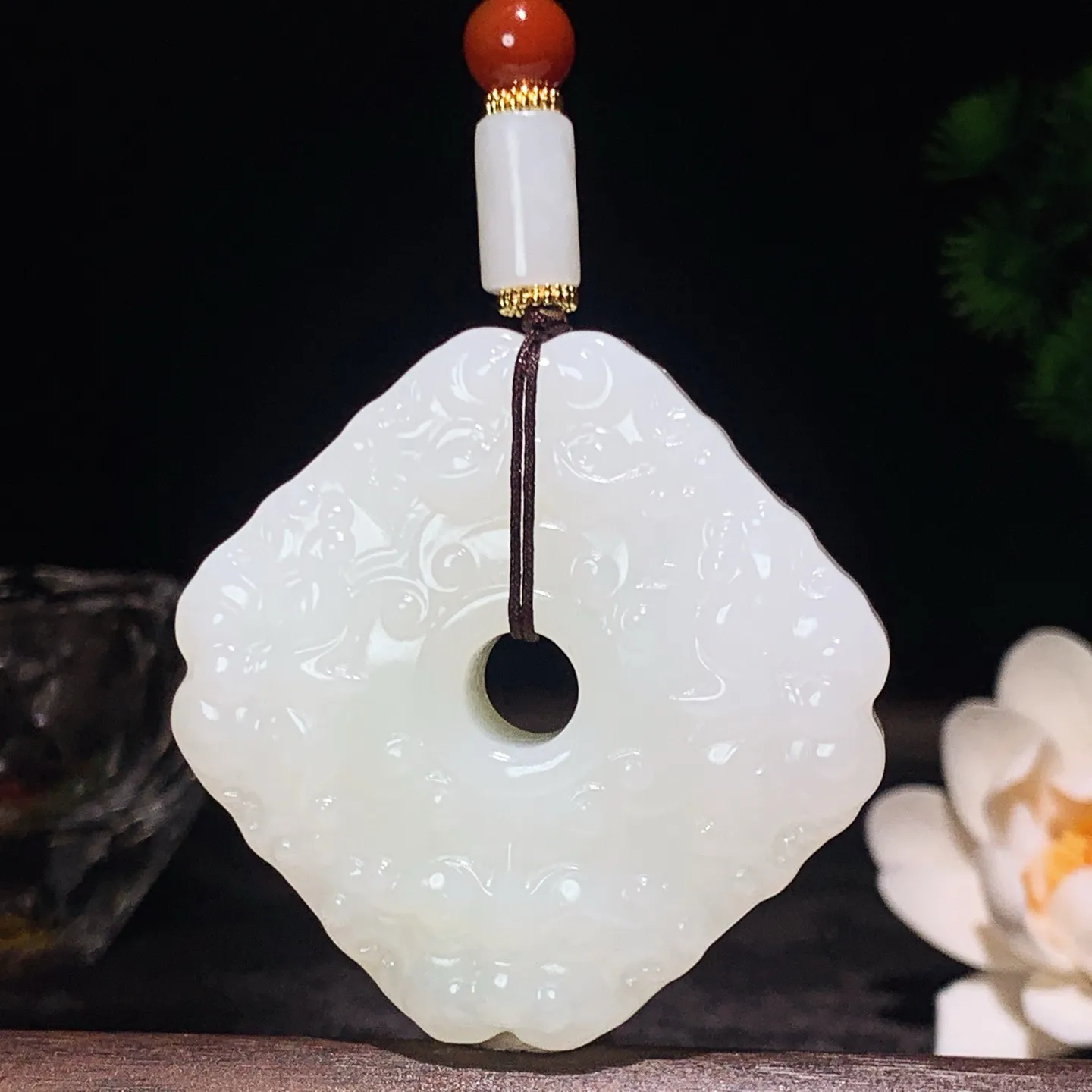 新疆和田玉四方守护平安扣挂件。尺寸46/12重67克 玉质细腻油润 底色纯净 脂粉好，品质好！lt26209