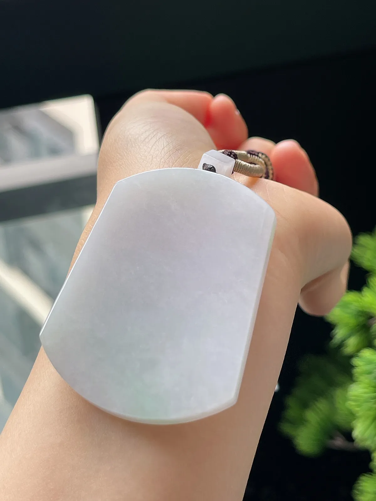 翡翠细糯化淡绿色无事牌