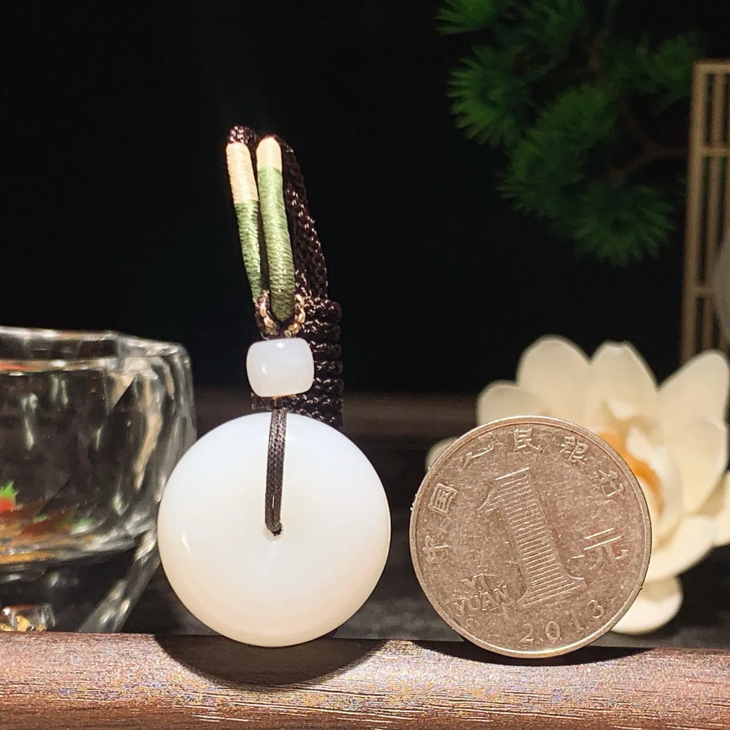 新疆和田玉平安扣挂件。尺寸24/12重15.4克 玉质细腻油润 底色纯净 脂粉好，品质好！lt26209