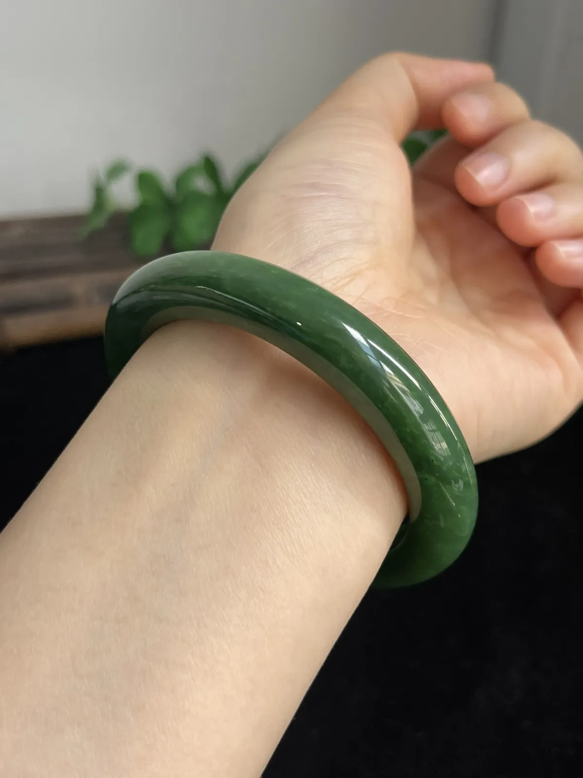 正圈56.2圈口，和田玉（碧玉）手镯