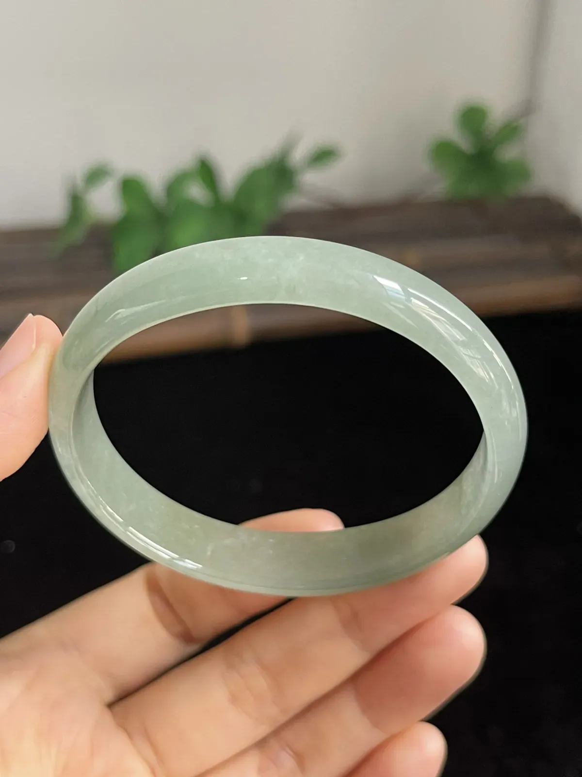 贵妃镯56.4圈口，翡翠手镯