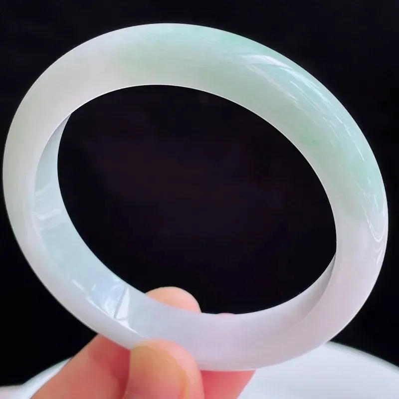 57圈有种有色天然翡翠A货飘阳绿玉手镯好种水水润手镯57.90g