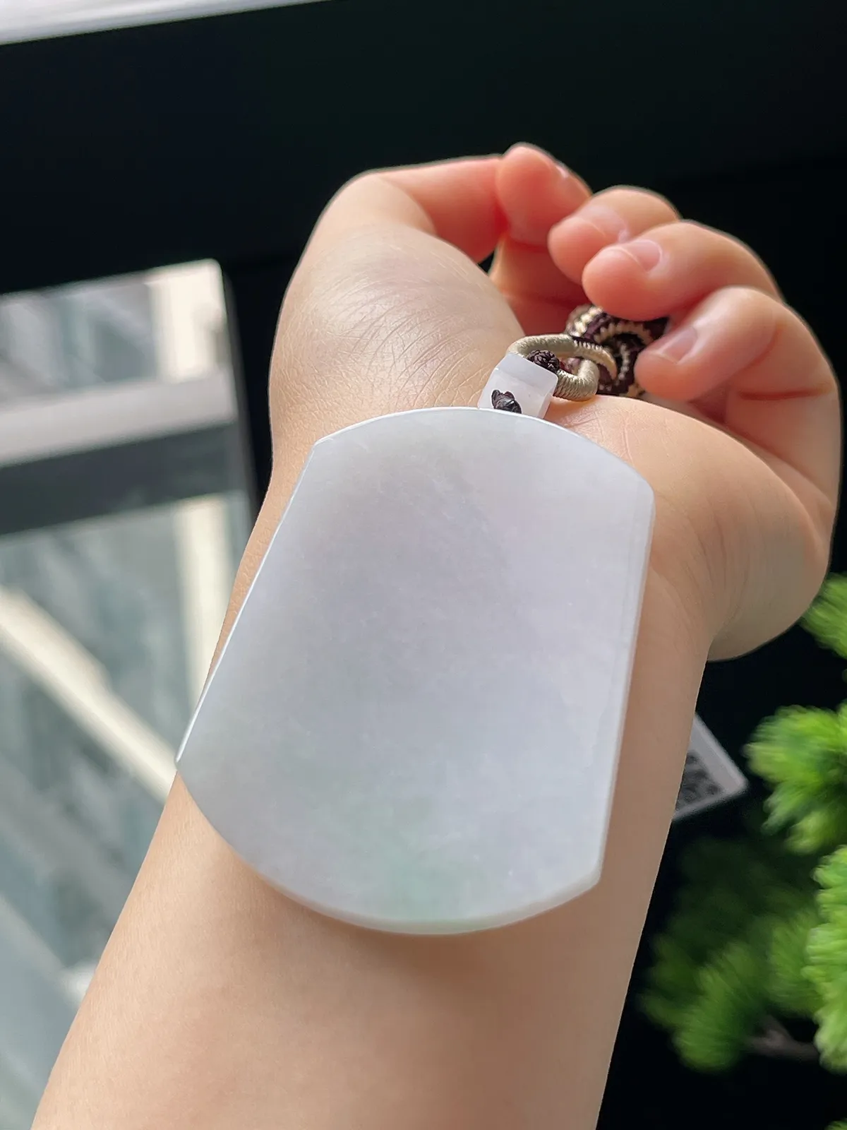 翡翠细糯化淡绿色无事牌