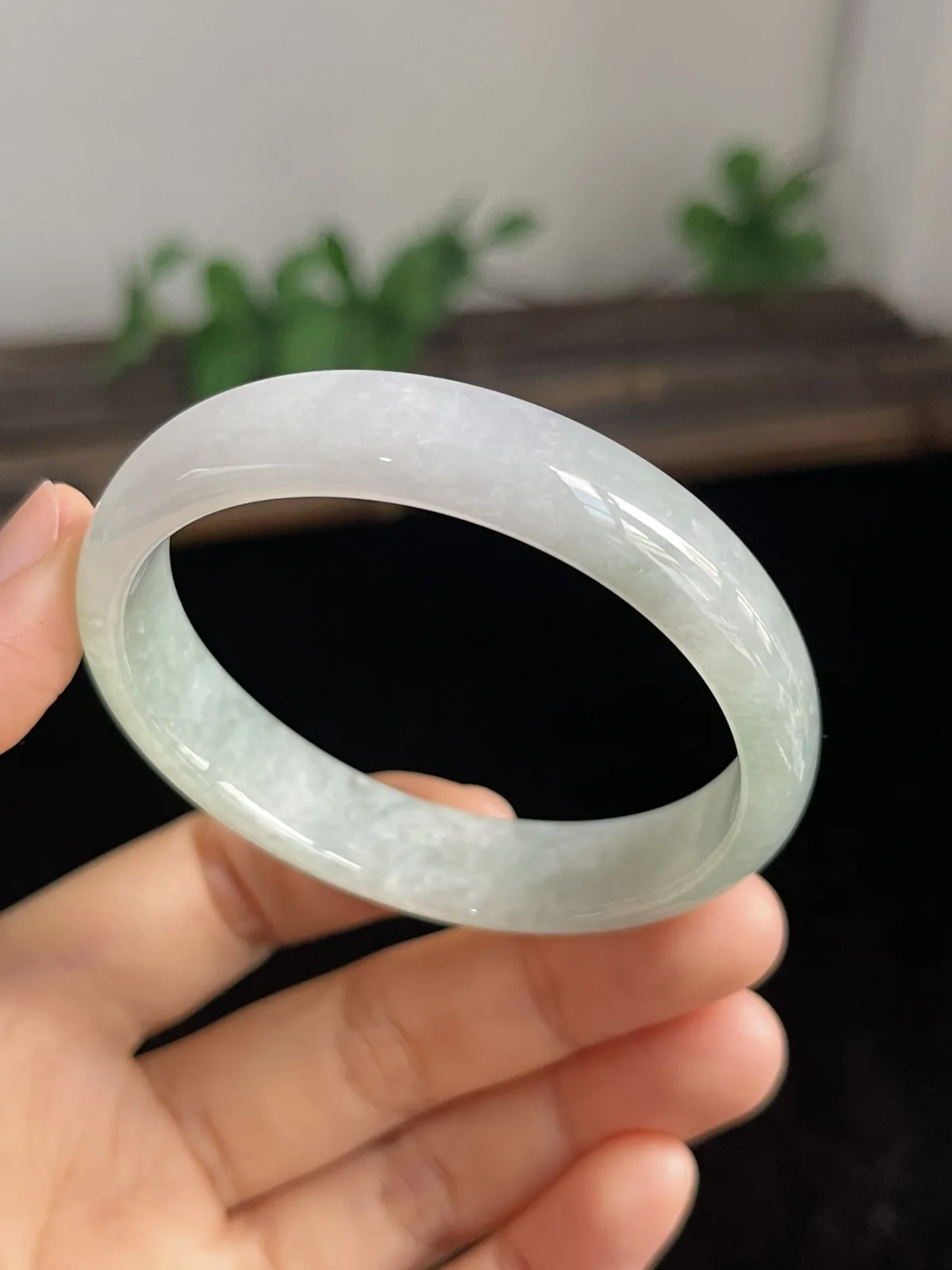 贵妃镯50.7圈口，翡翠手镯