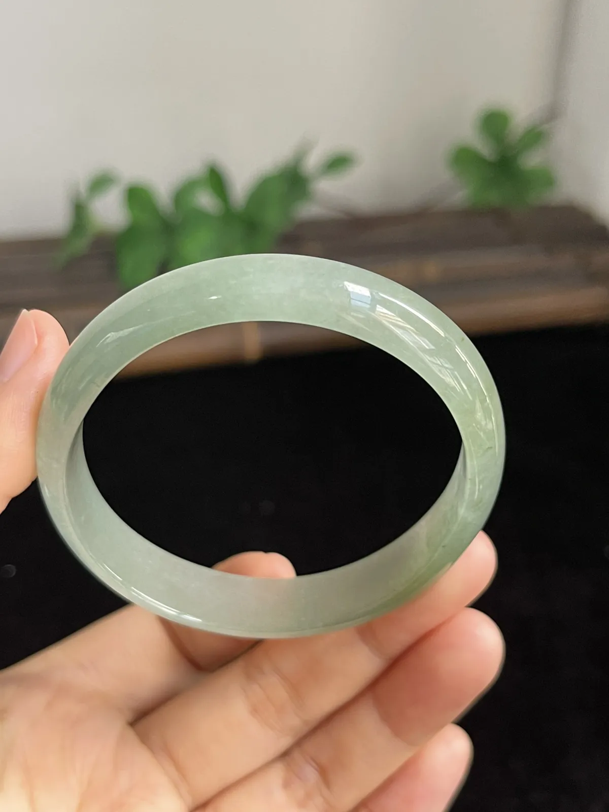 贵妃镯56.4圈口，翡翠手镯