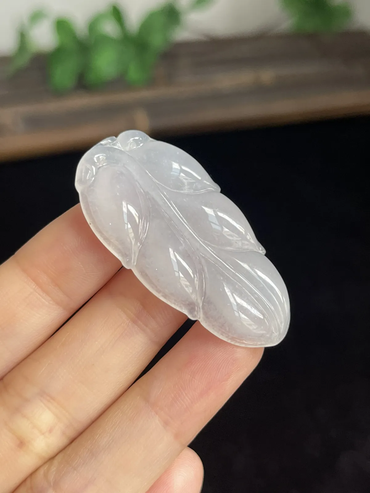 翡翠冰糯种白色叶子