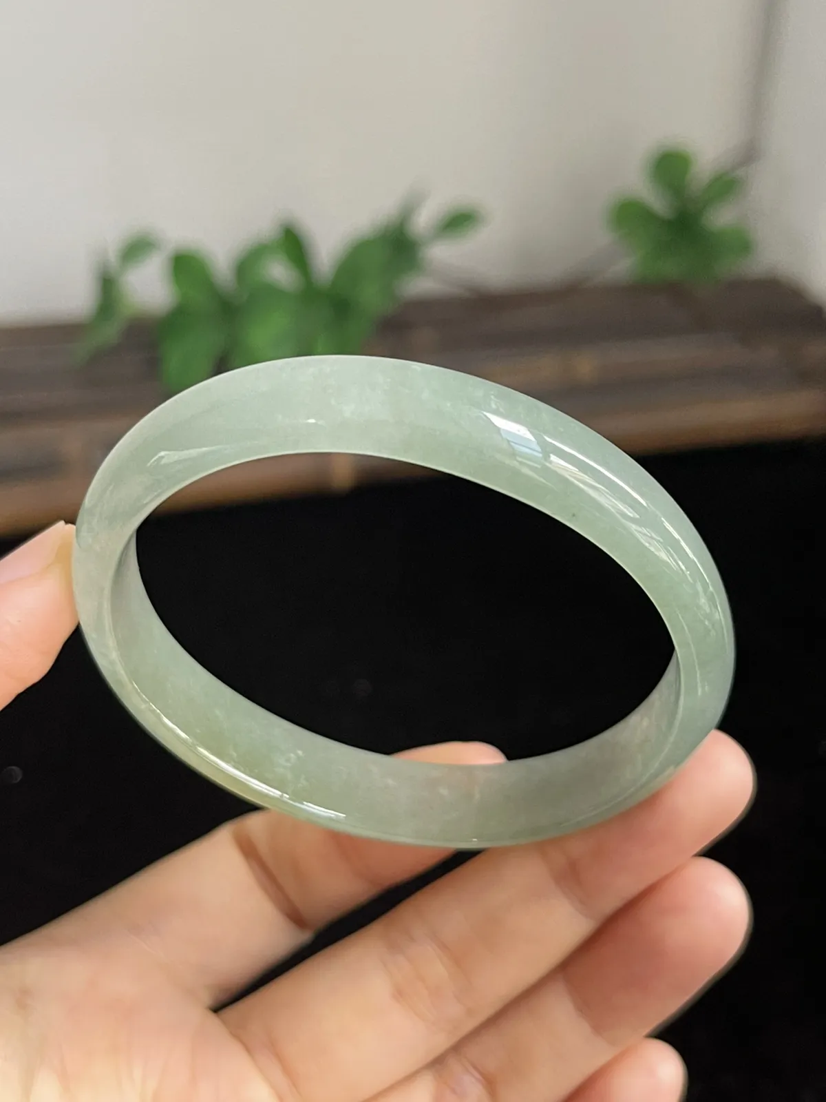 贵妃镯56.4圈口，翡翠手镯