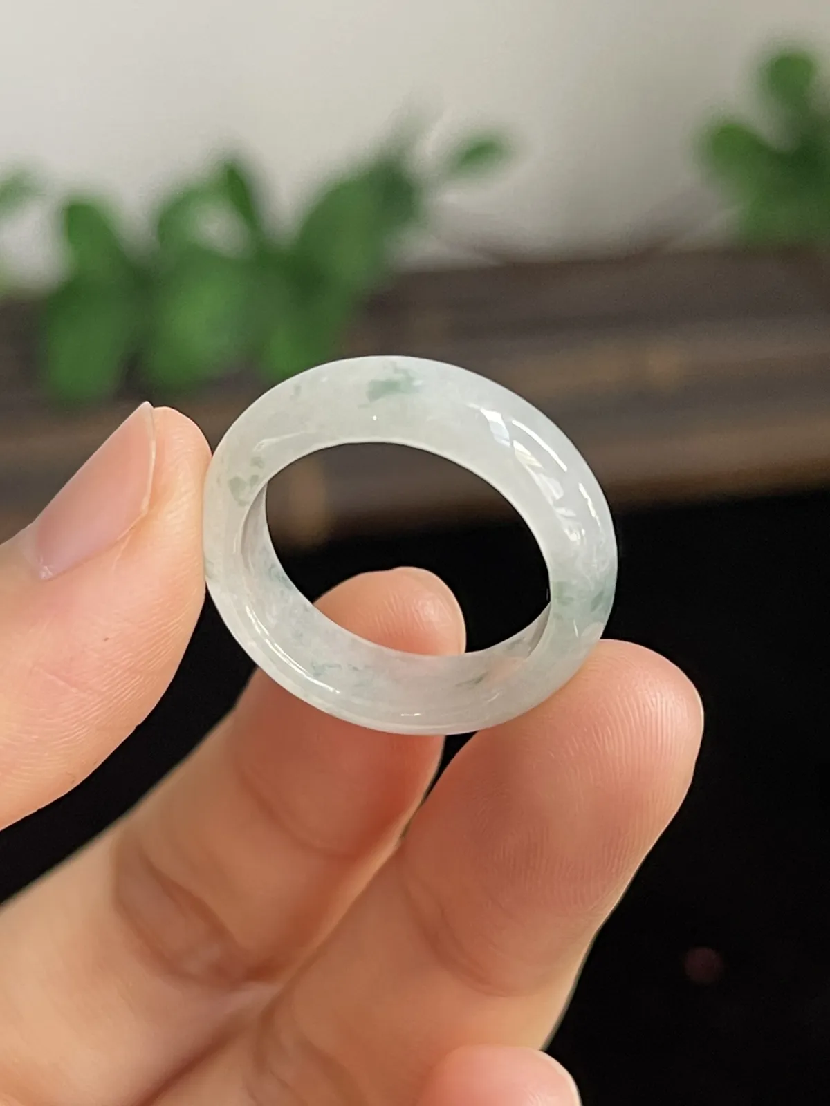 翡翠冰糯种飘绿戒指