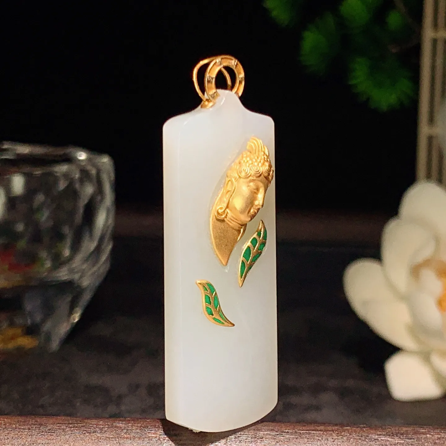 新疆和田玉白玉羊脂18k金观音挂件 尺寸46/17/5重11.7克。玉质细腻油润。手推出油。佩戴高端