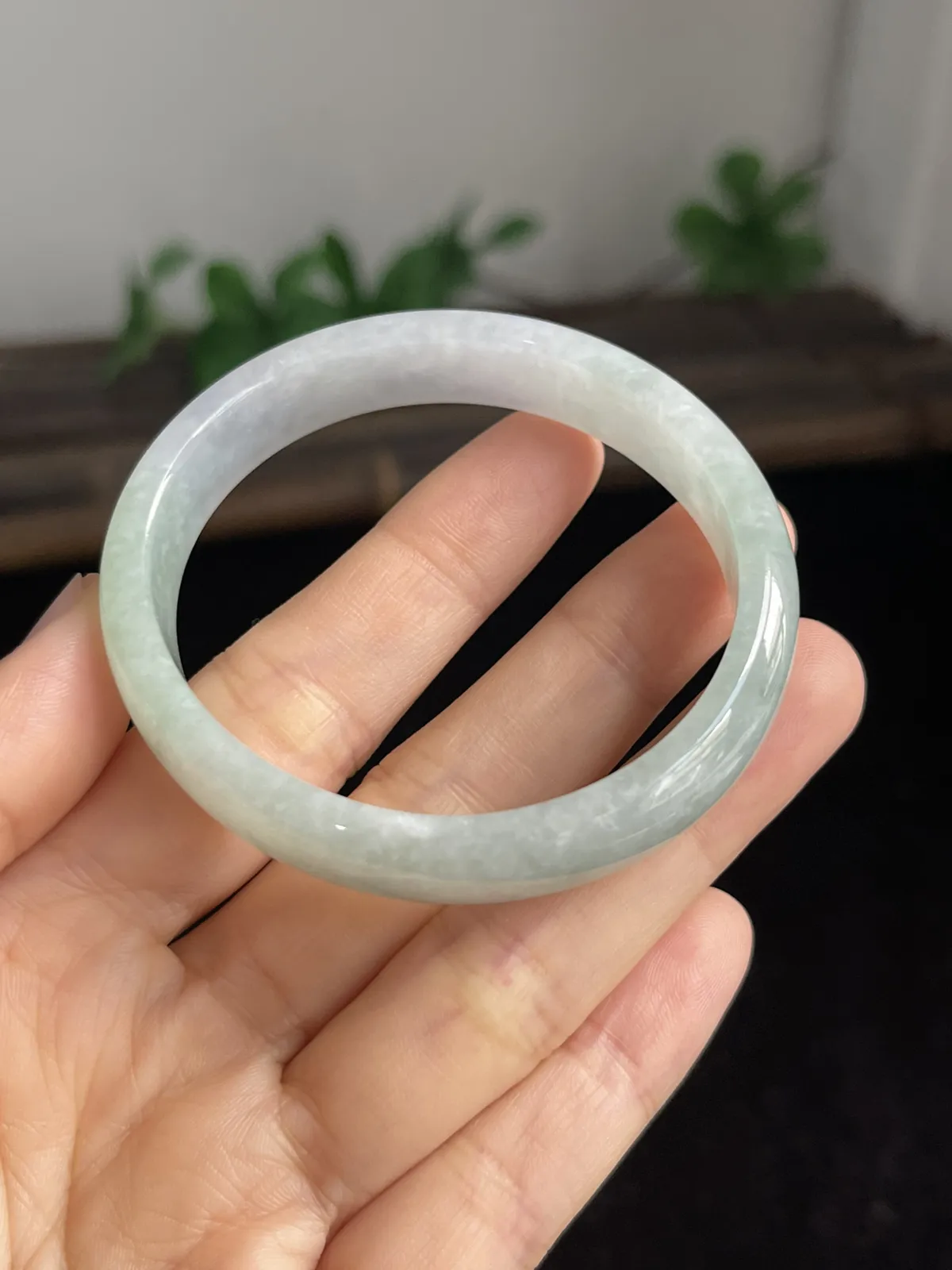 贵妃镯50.7圈口，翡翠手镯