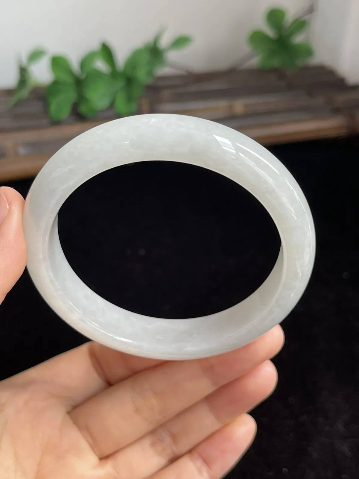 正圈58圈口，翡翠糯化种白色手镯