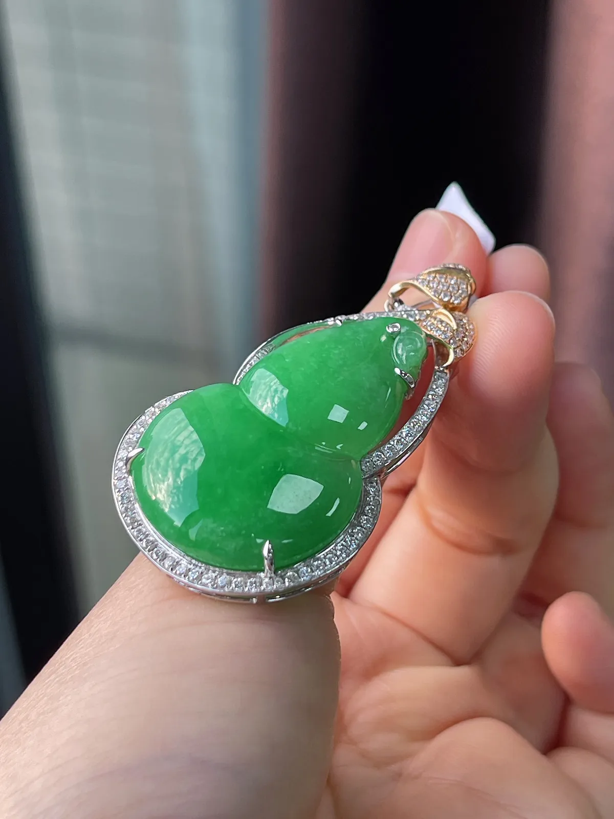 18k金围镶钻翡翠糯化种绿色葫芦吊坠