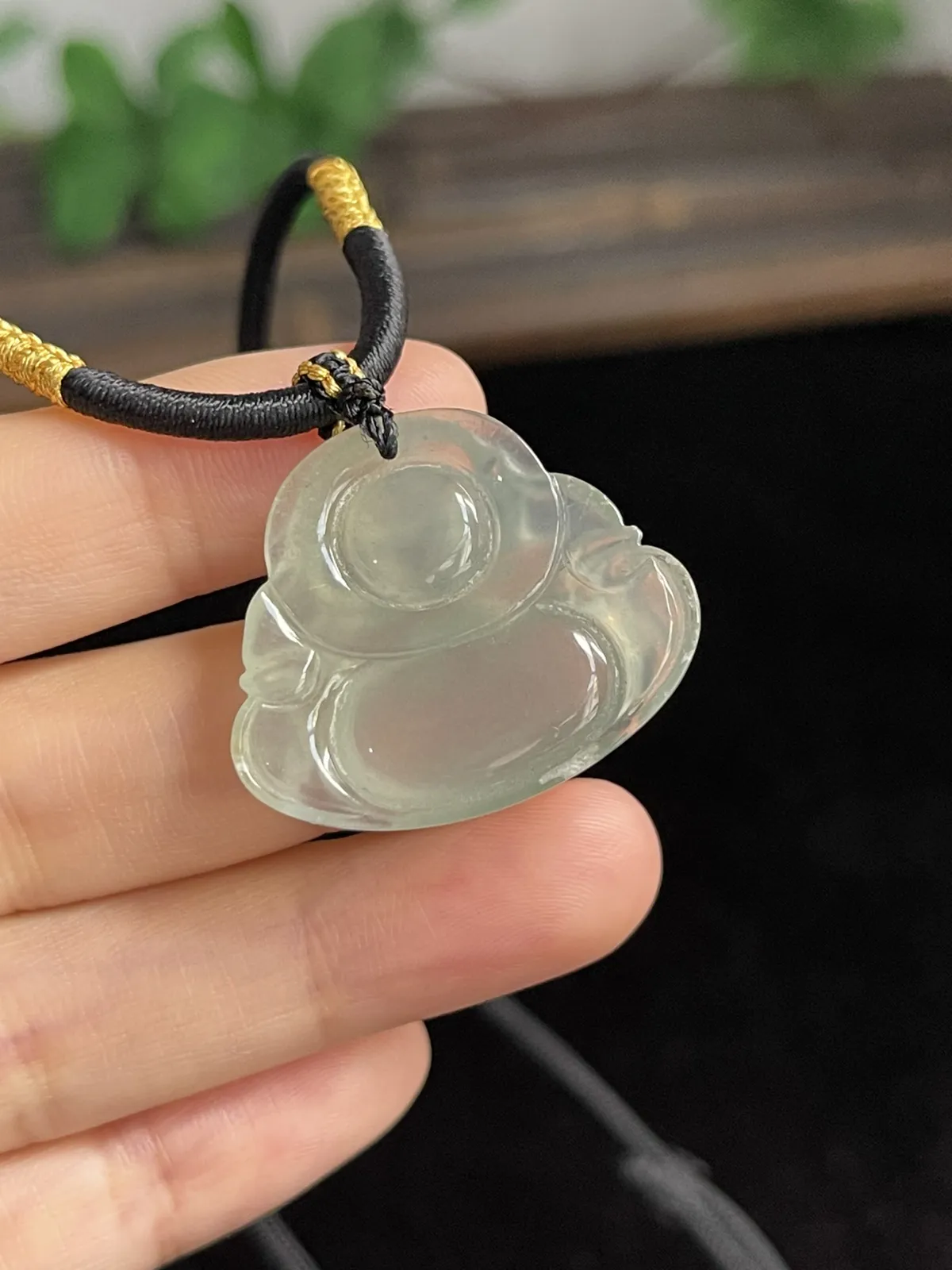 翡翠冰糯种淡绿色吊坠