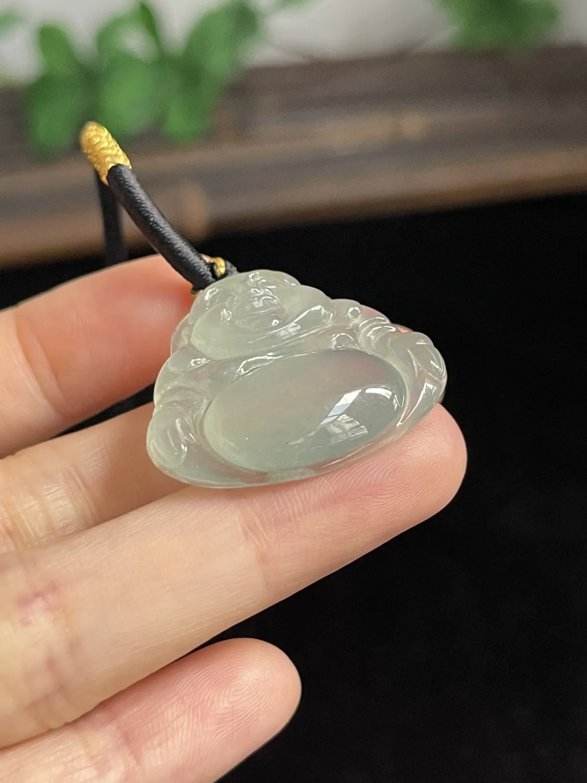 翡翠冰糯种淡绿色吊坠