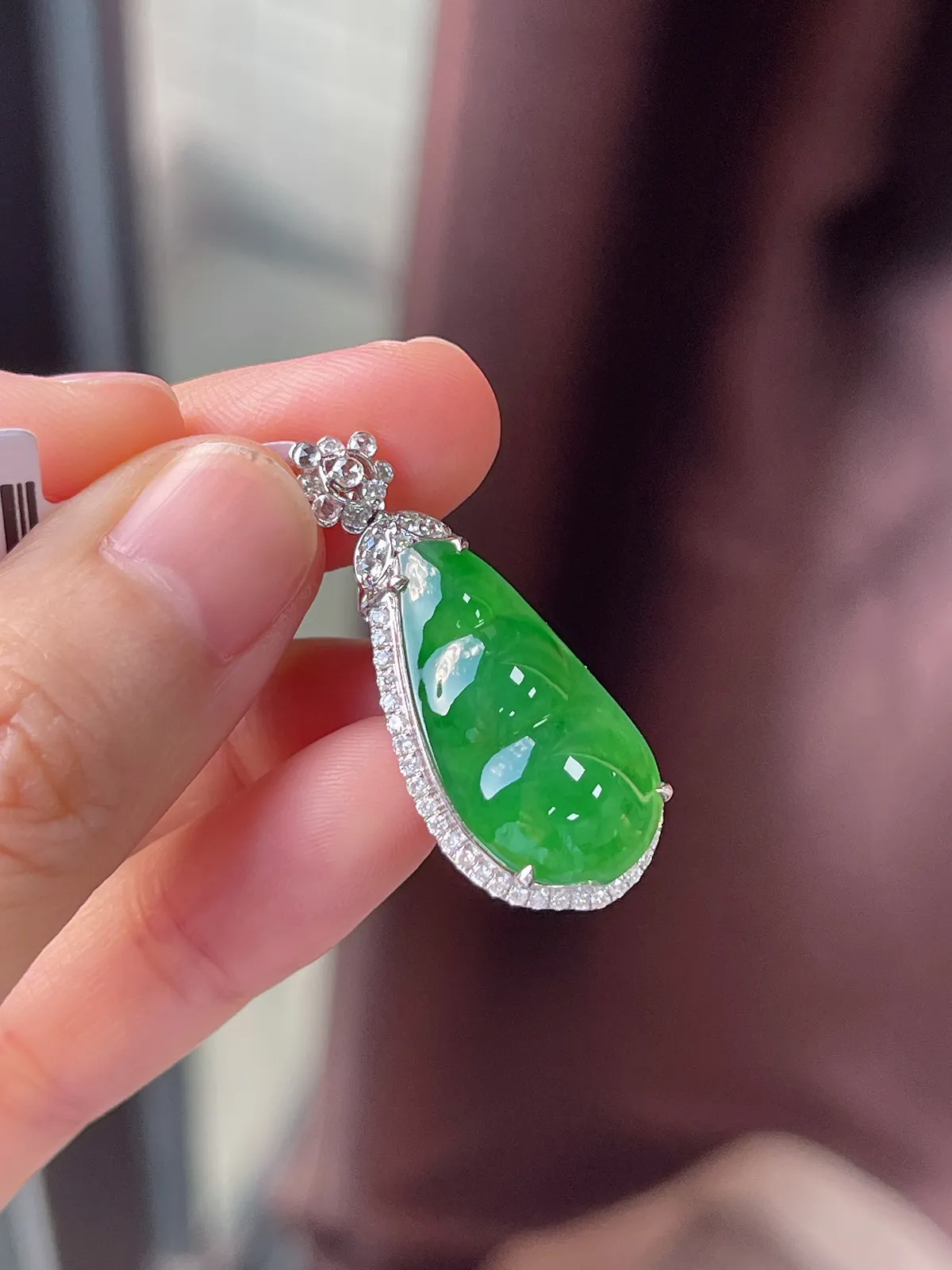 18k金翡翠冰糯满绿四季豆吊坠