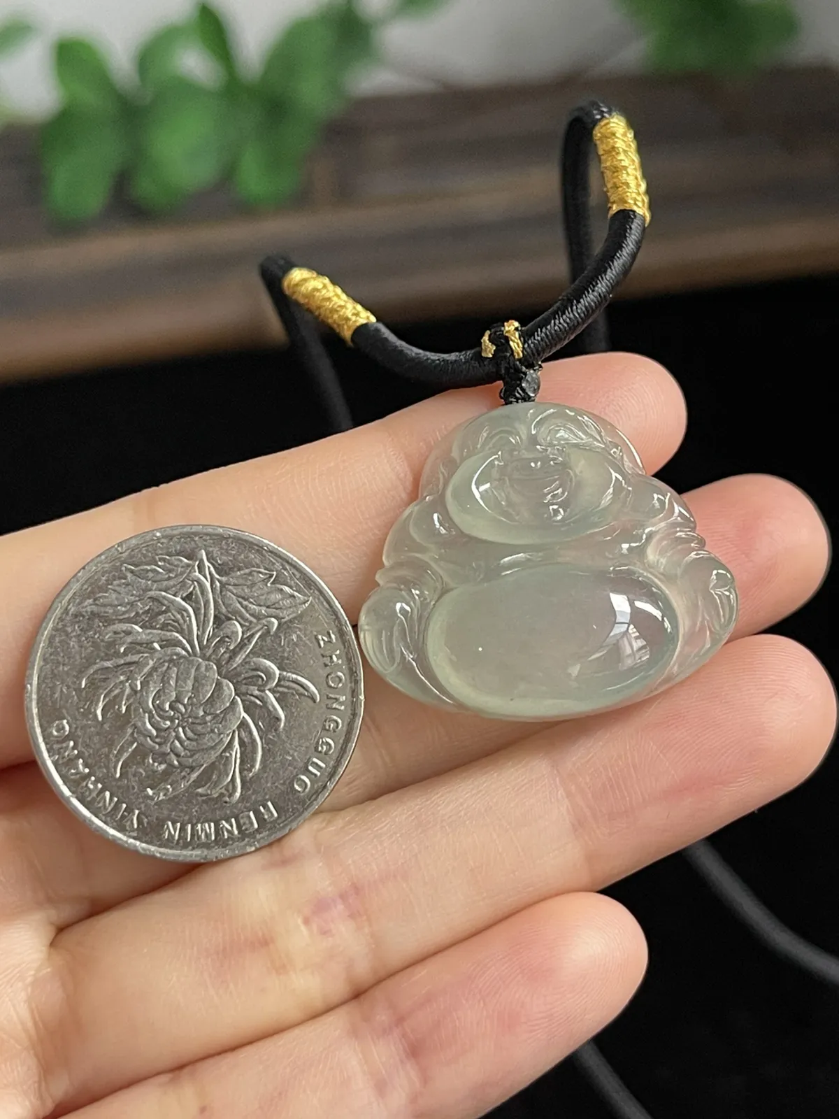 翡翠冰糯种淡绿色吊坠