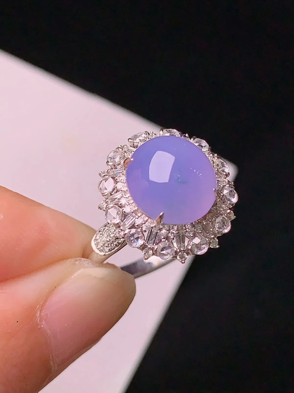 18k金钻镶嵌紫罗兰蛋面戒指 玉质水润细腻 色泽清新艳丽 圈14 整体尺寸15*14.3*11.5