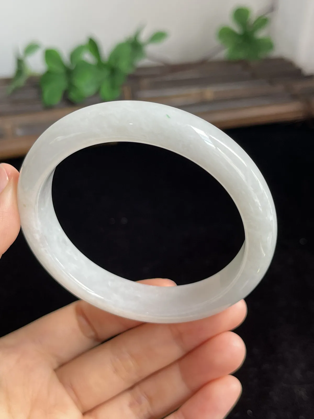 正圈58圈口，翡翠糯化种白色手镯