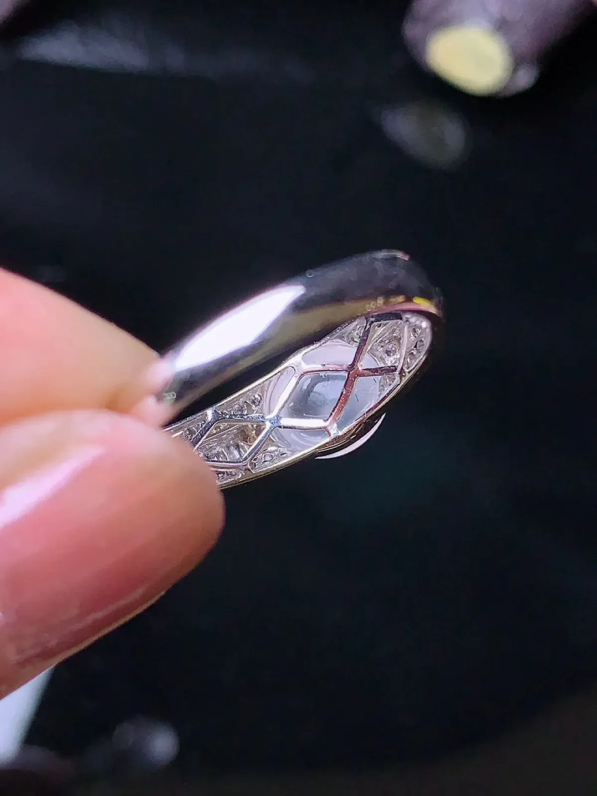 18k金钻镶嵌冰种蛋面戒指 玉质水润细腻 圈口14.5 整体尺寸6.5*7.8*3.5