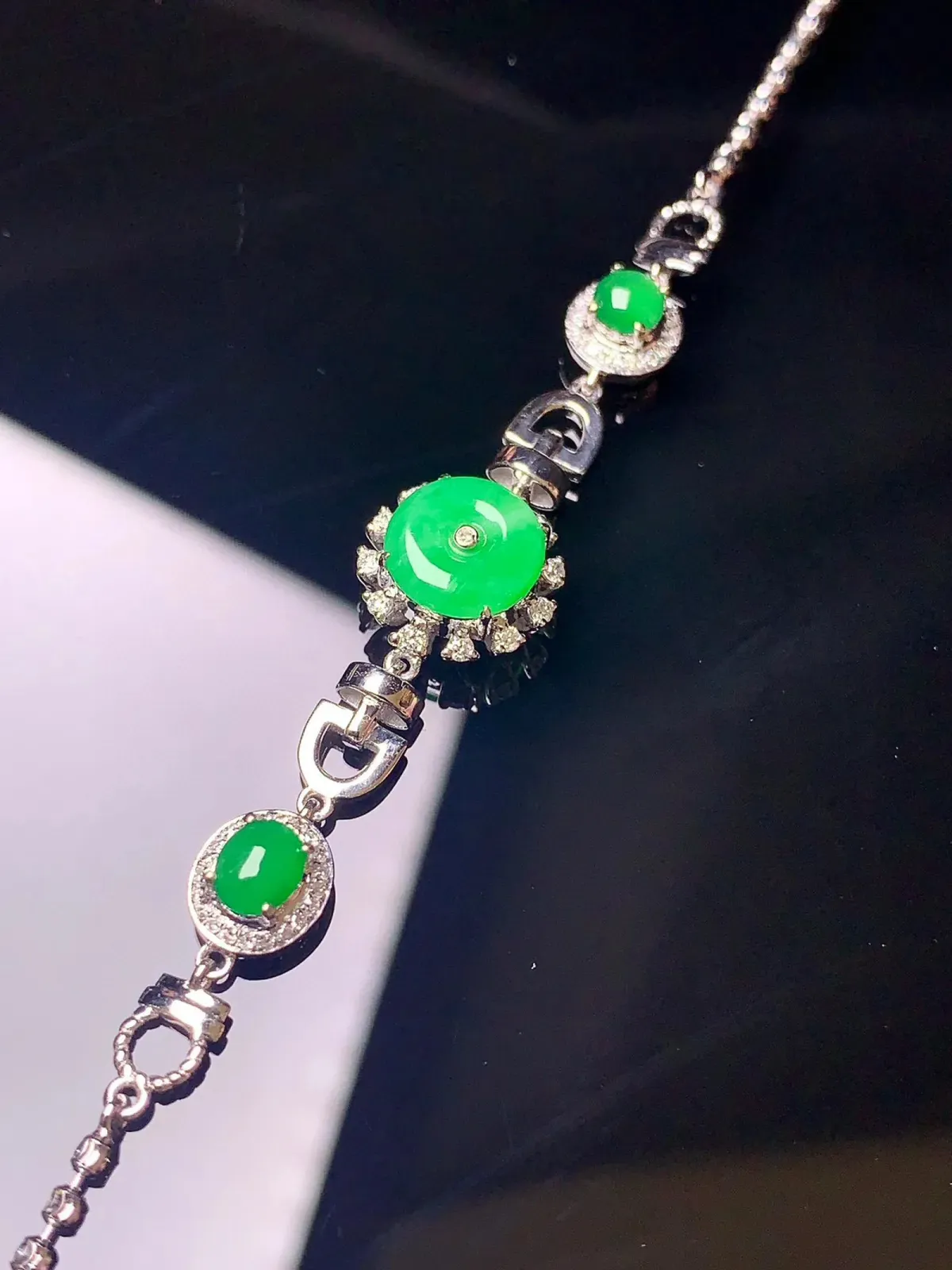 18k金钻镶嵌翠绿平安扣手链 玉质细腻 整体尺寸58.2*10.2*6