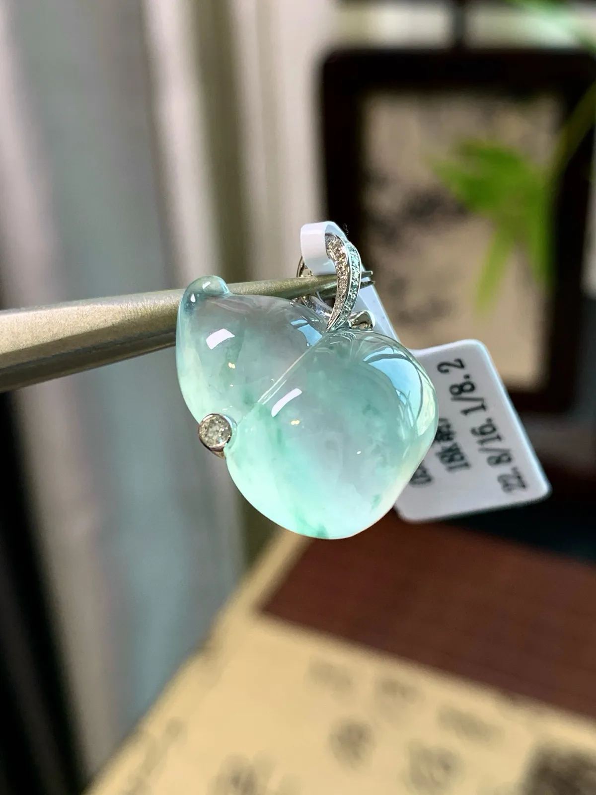 18K镶嵌冰飘花葫芦坠

尺寸：22.8-16.1-8.2